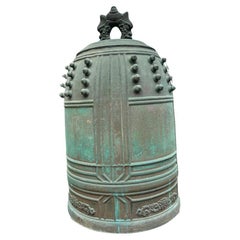Grande cloche de temple japonaise en bronze bleu ancien signée avec un son audacieux  27" de hauteur