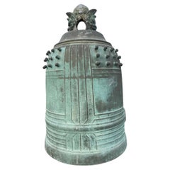Grande cloche de cheminée japonaise en bronze ancien - Signature rare des combattants de feu, son audacieux