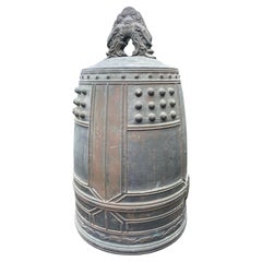 Cloche de temple japonaise en bronze ancien, signée, au son puissant, 27 pouces