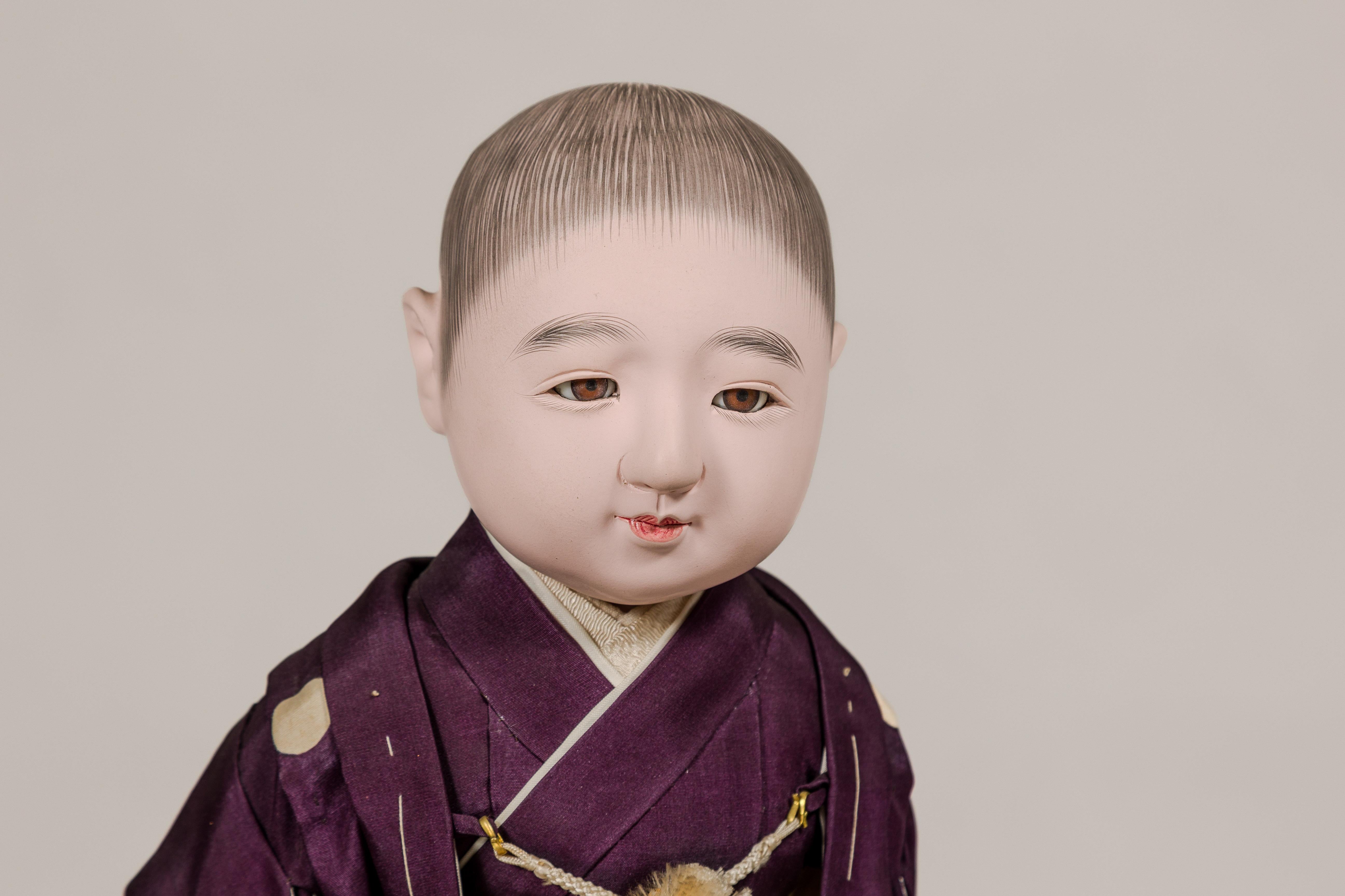 Japanische Ichimatsu-Puppe eines kleinen Jungen in einem Stadt-Kimono, um 1950 im Angebot 10