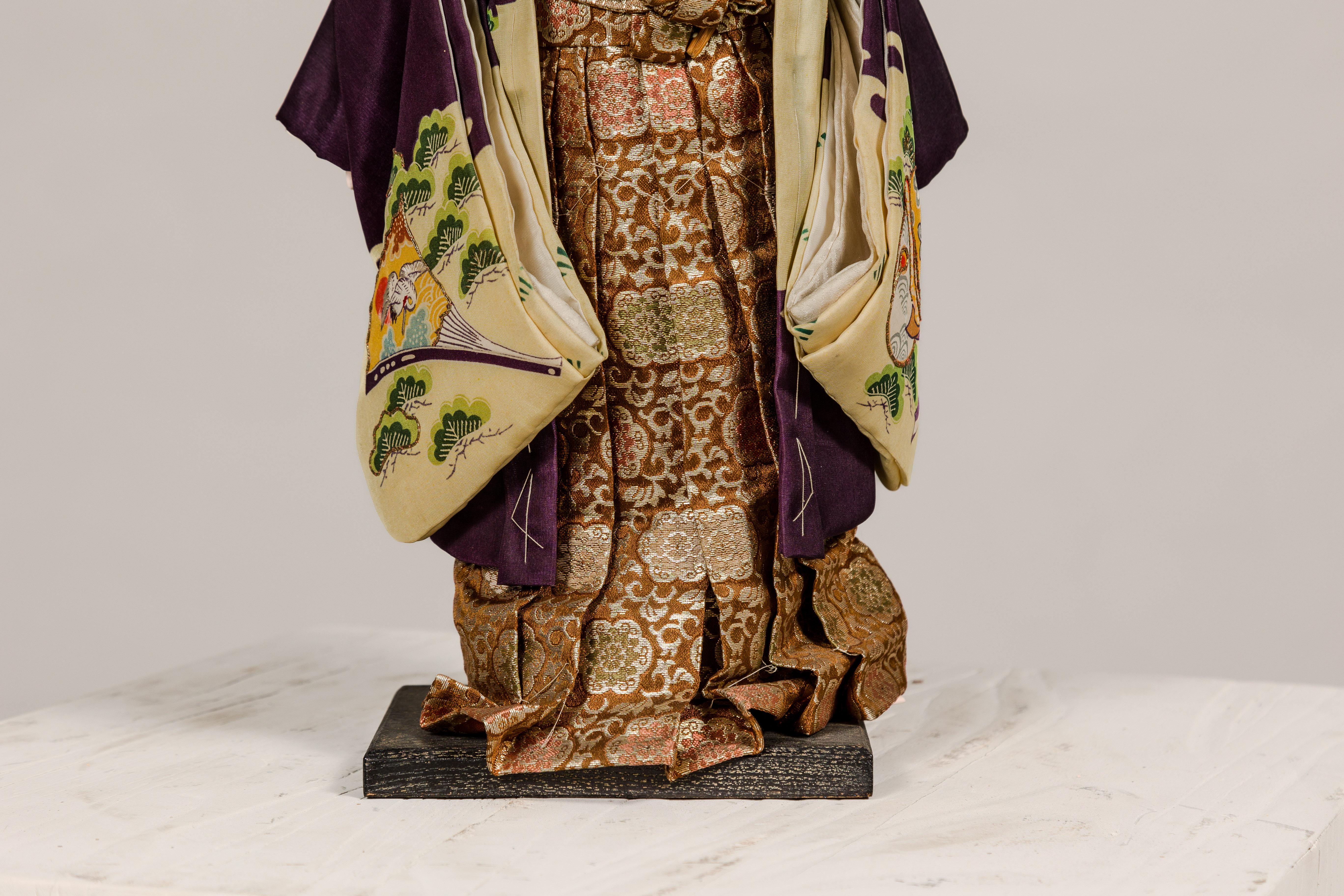 Poupée japonaise Ichimatsu représentant un petit garçon vêtu d'un kimono de ville, vers 1950 en vente 1
