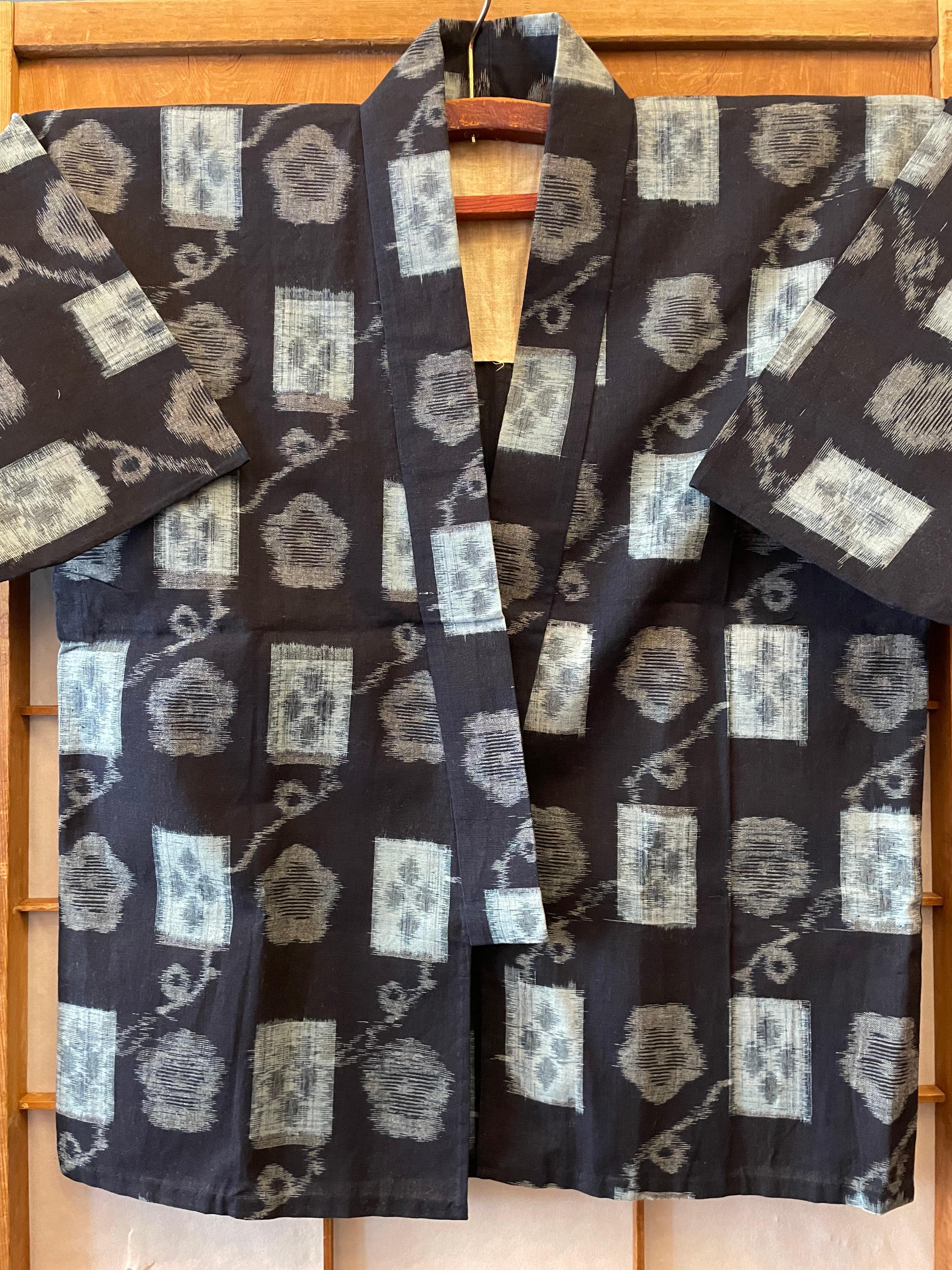 Showa Japanese Ikat Peasant Kasuri (Haori style) Jacket with Cotton 1970s For Sale