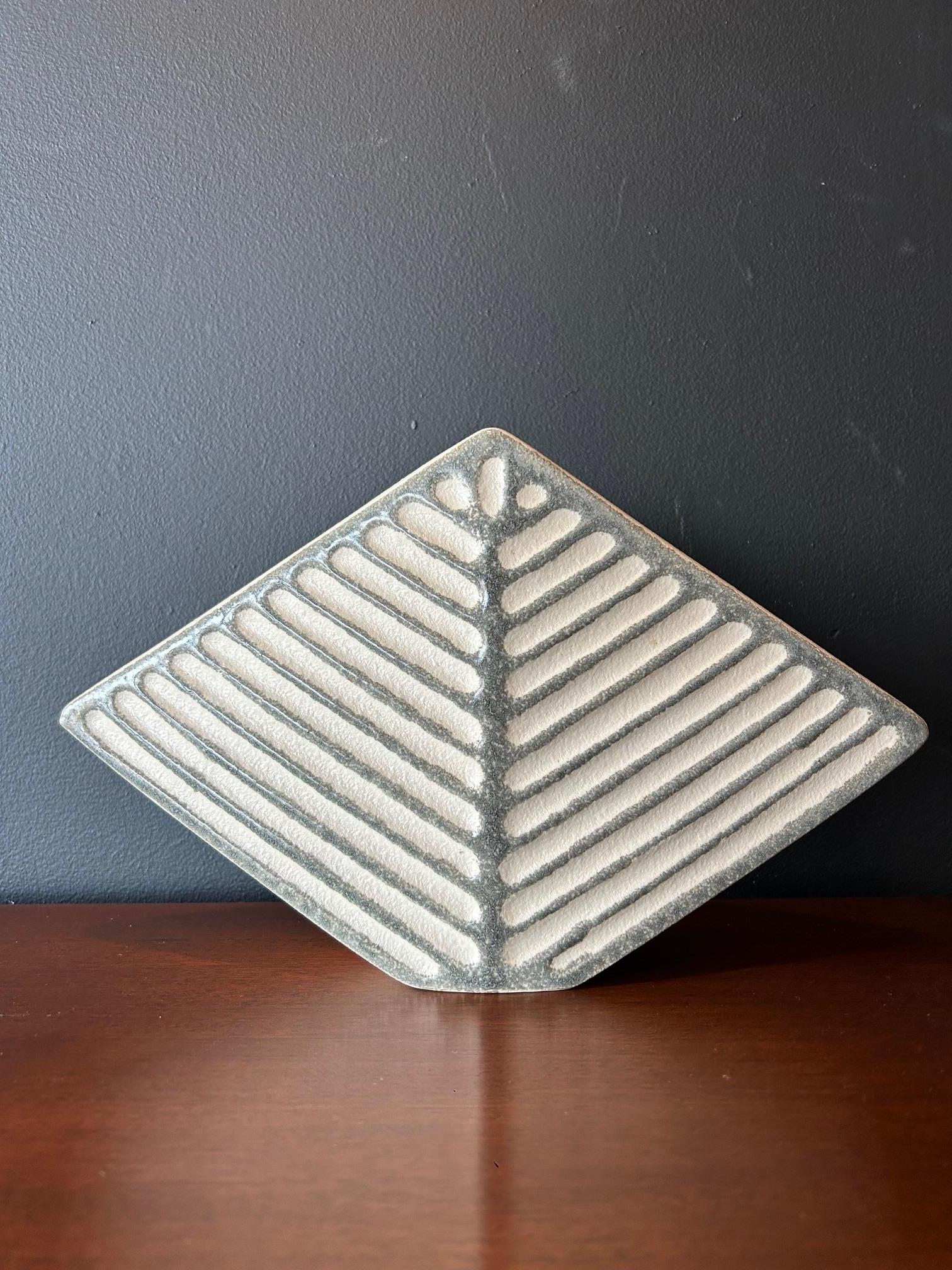 Japanese Ikebana vase in a triangular sculptural form with light gray and white stripes. 