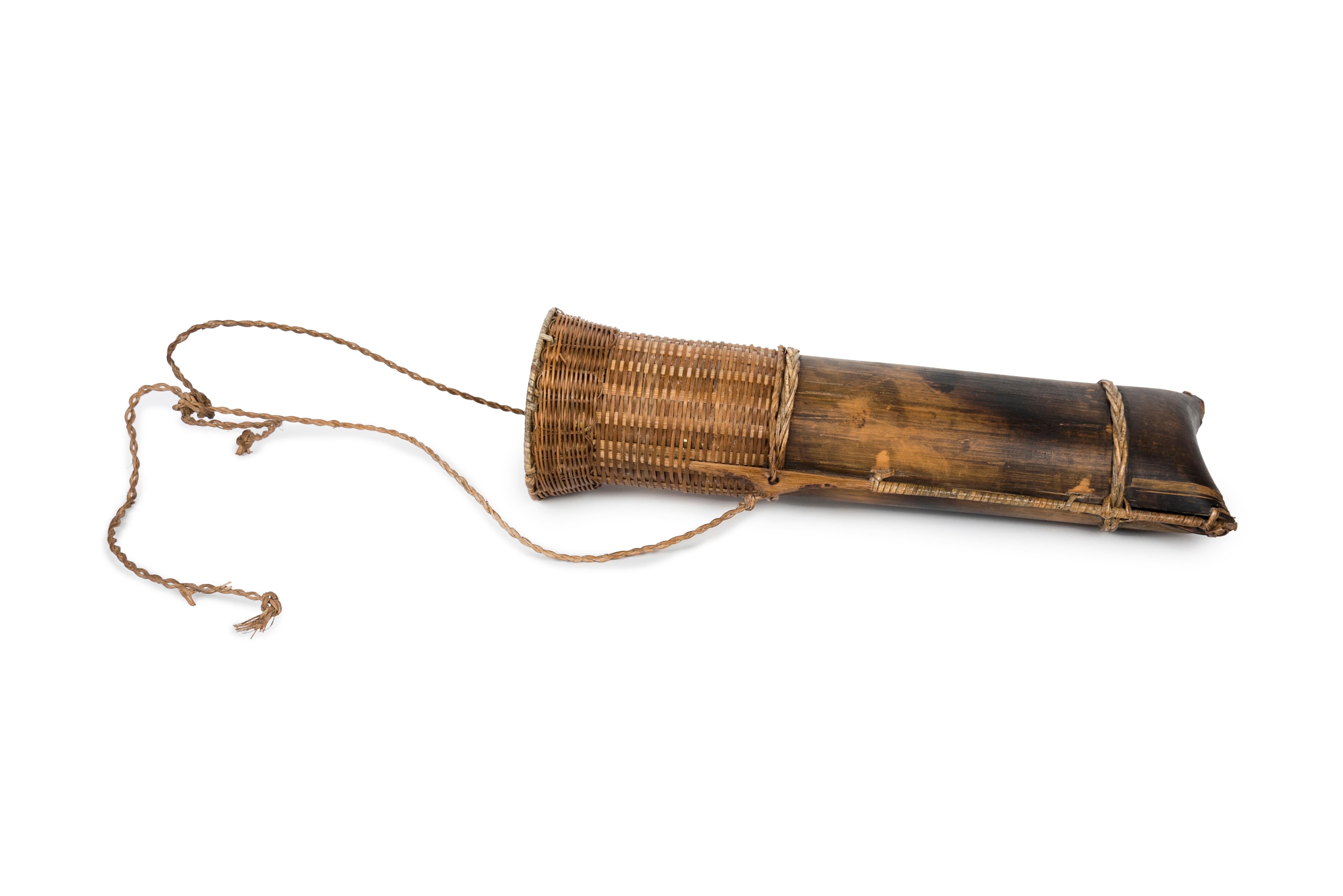 Cesta japonesa ikebana o hanakago diseñada para ser colgada en Bueno estado para la venta en PARIS, FR