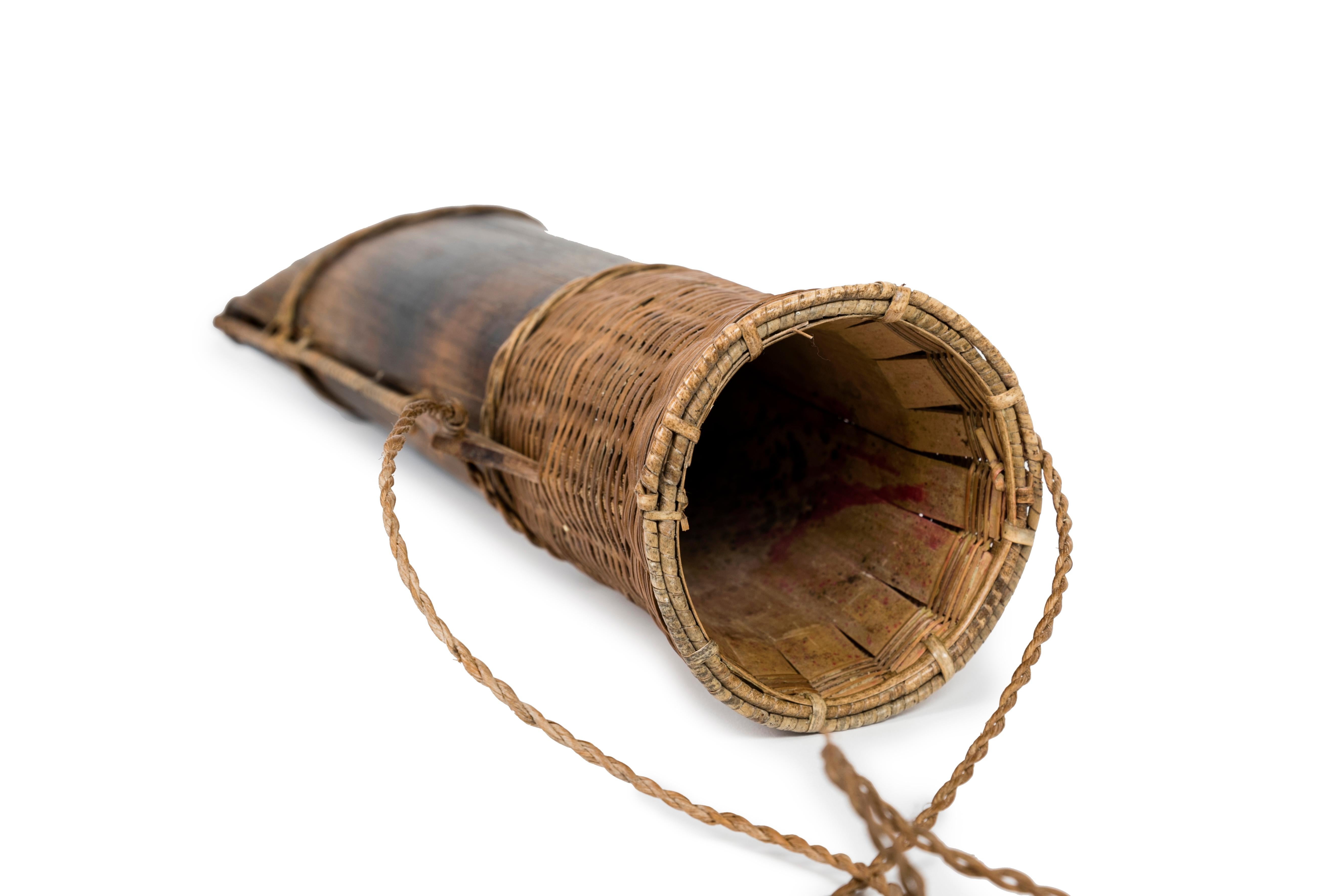 Cesta japonesa ikebana o hanakago diseñada para ser colgada Bambú en venta