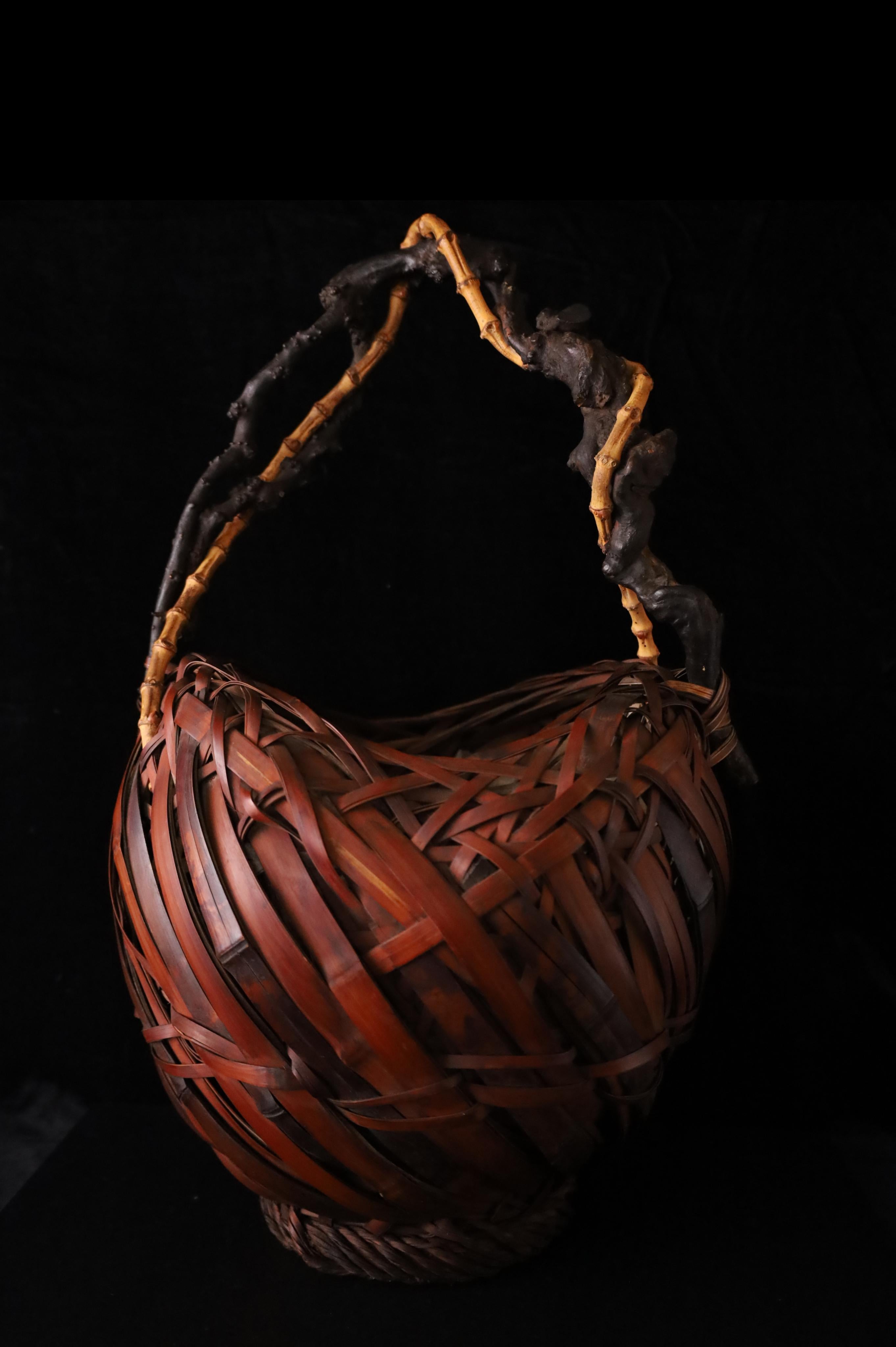 Japanischer Ikebana-Korb mit natürlichem Branch-Griff, 19. Jahrhundert (Bambus) im Angebot