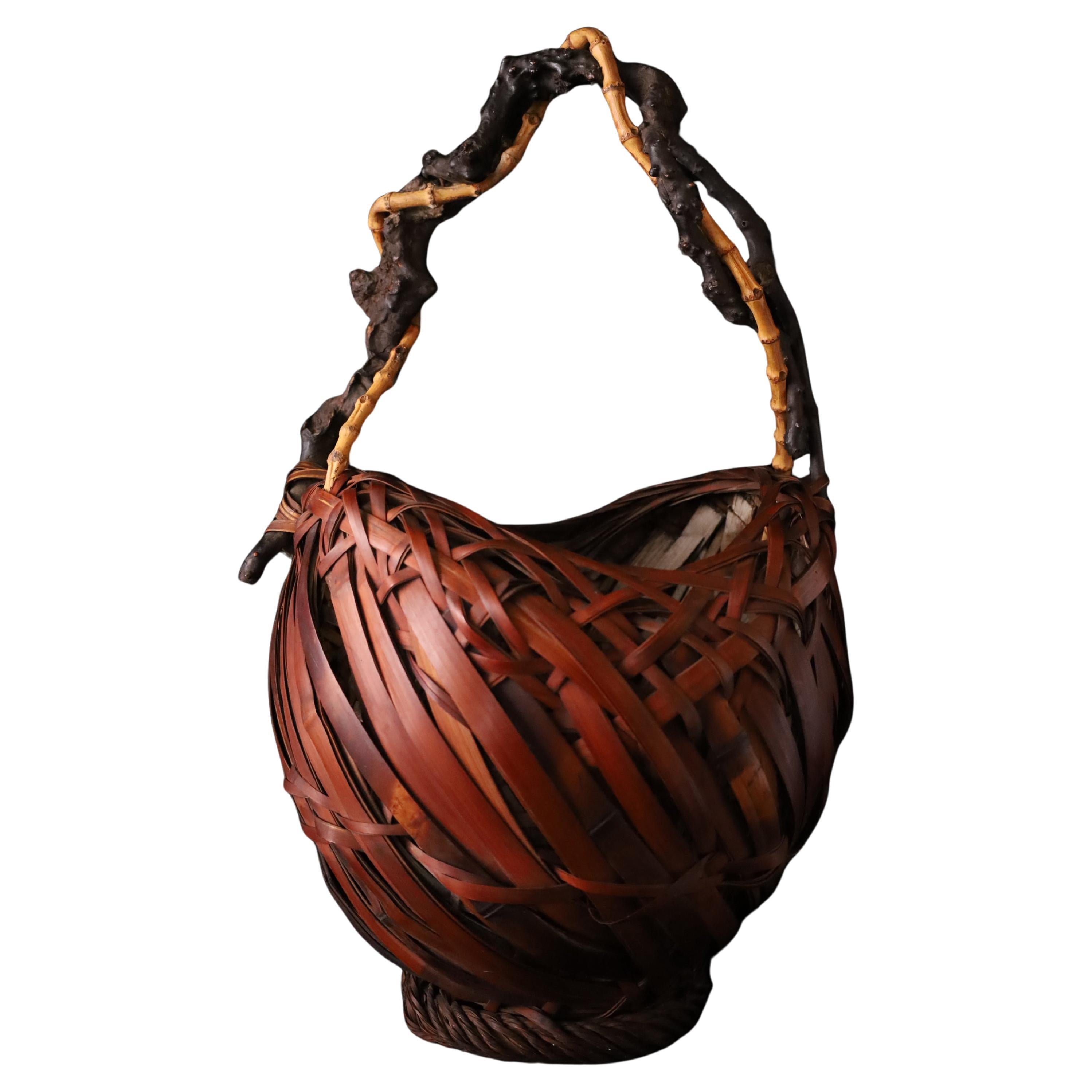 Japanischer Ikebana-Korb mit natürlichem Branch-Griff, 19. Jahrhundert im Angebot
