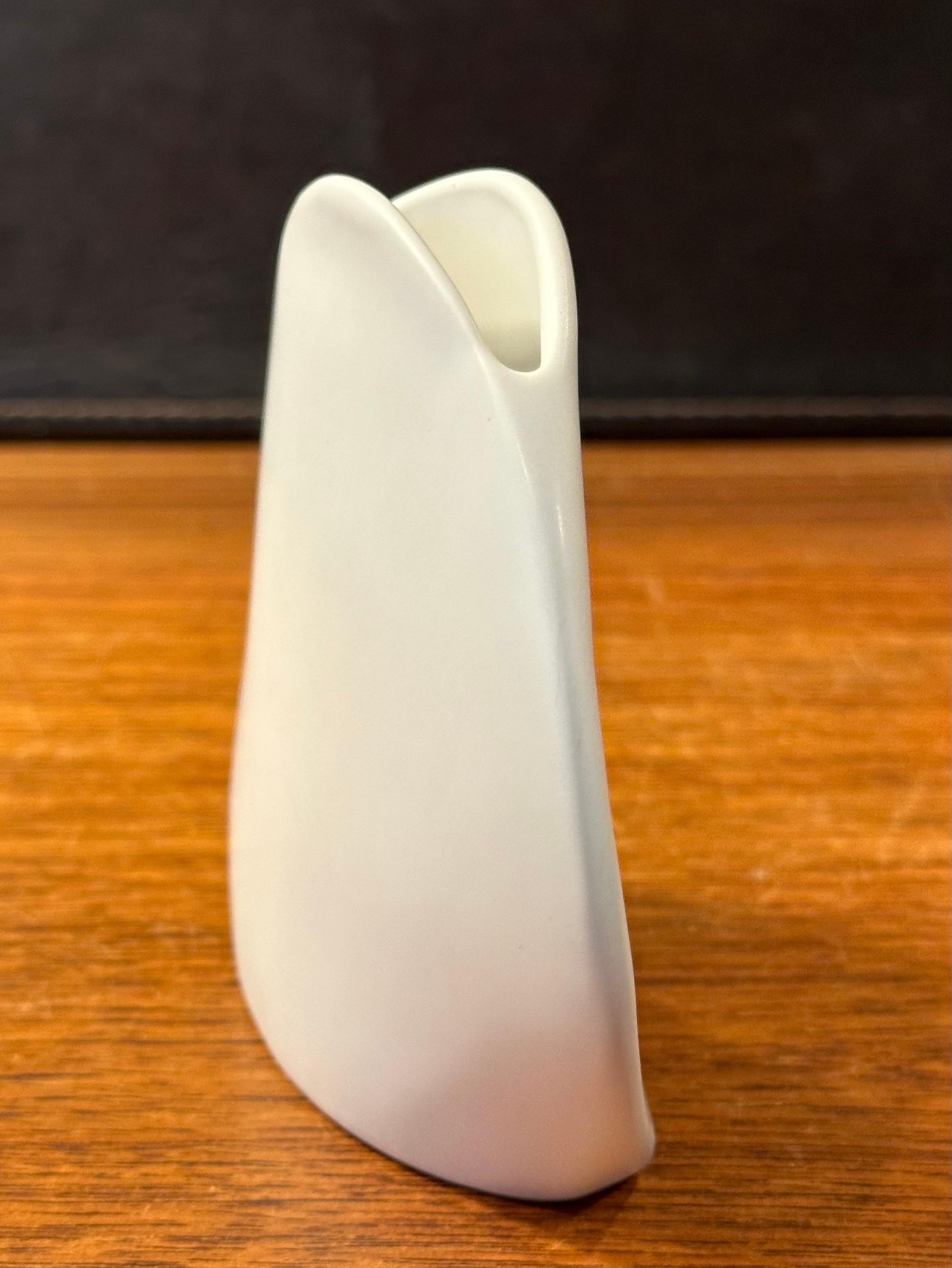 Japanese Ikebana Ceramic Vase For Sale 2