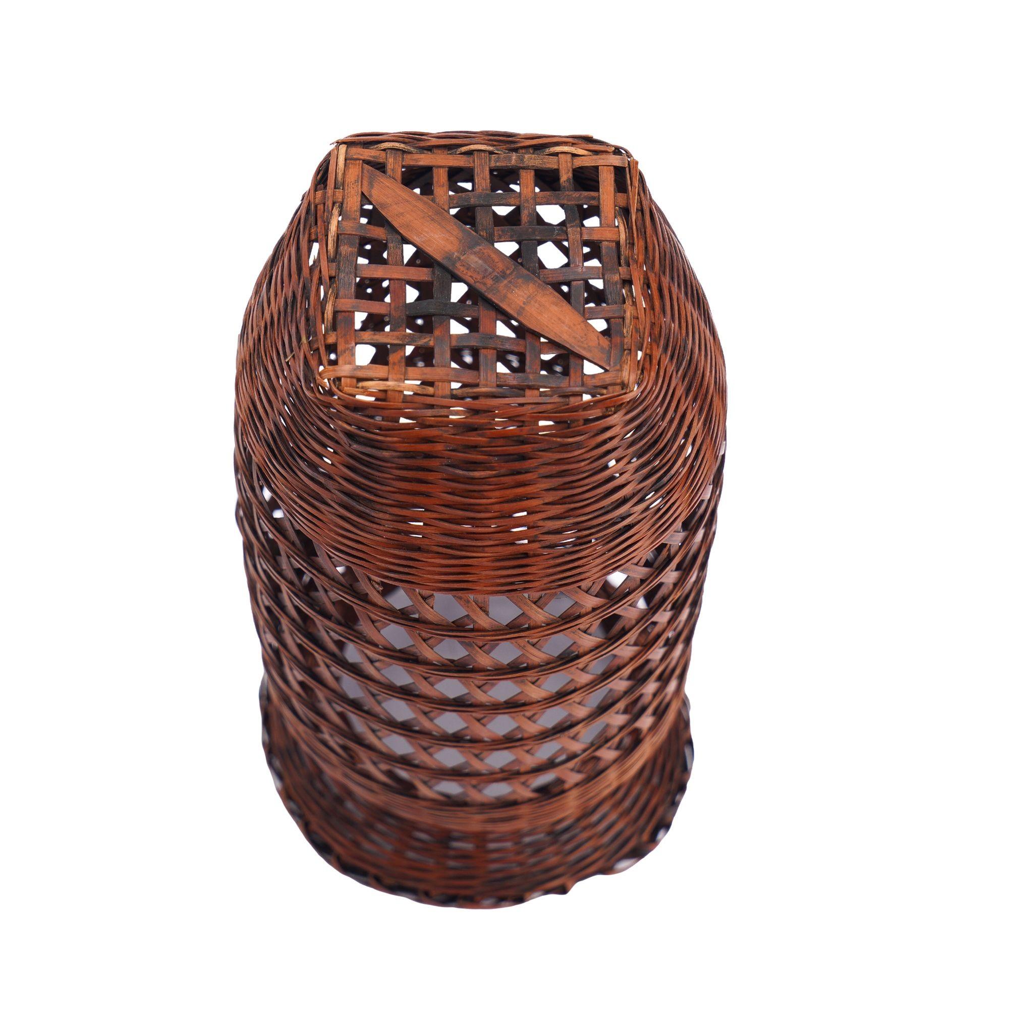 Japanese Ikebana Hanaire form split bamboo basket, 1900-1930 For Sale 1