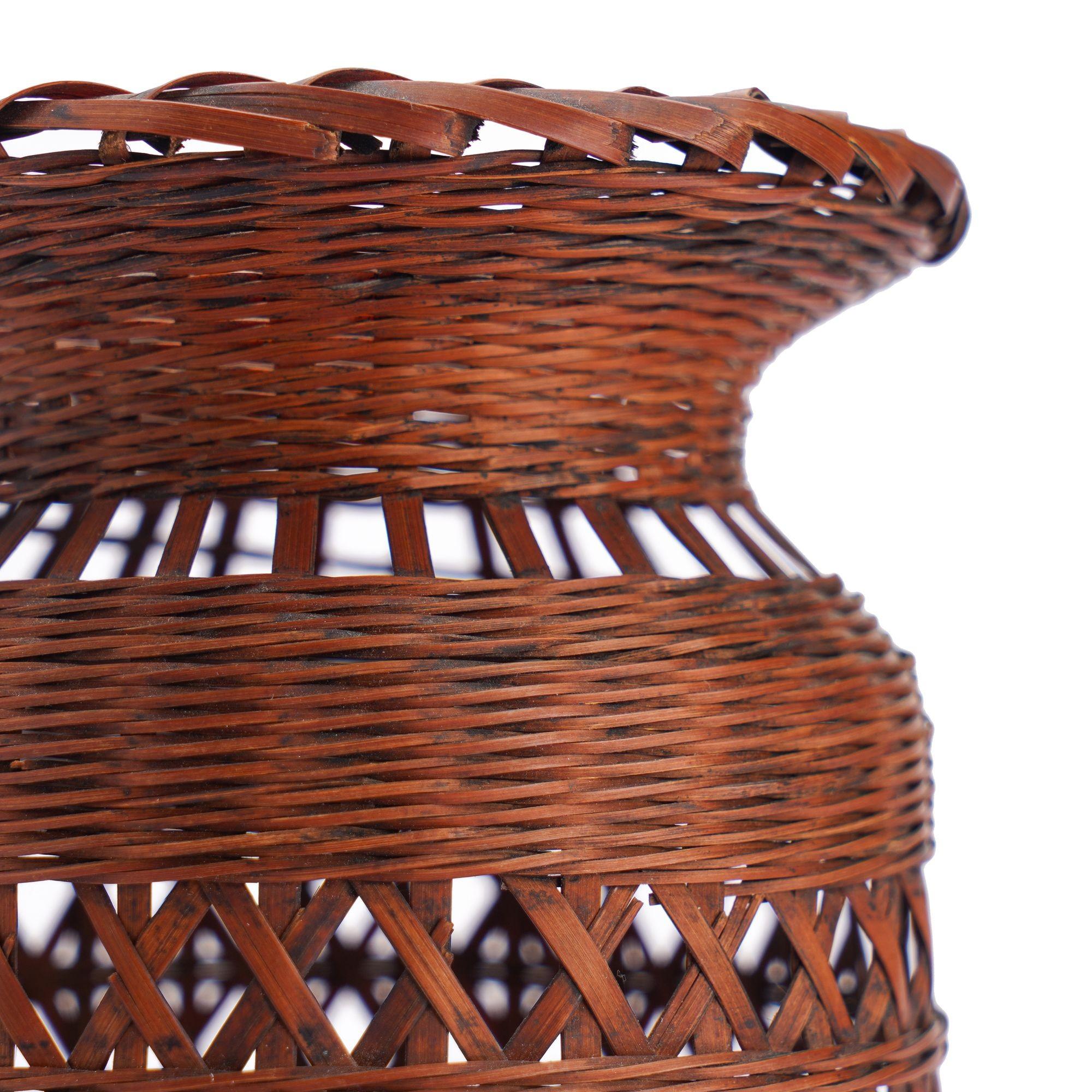 Japanese Ikebana Hanaire form split bamboo basket, 1900-1930 For Sale 3