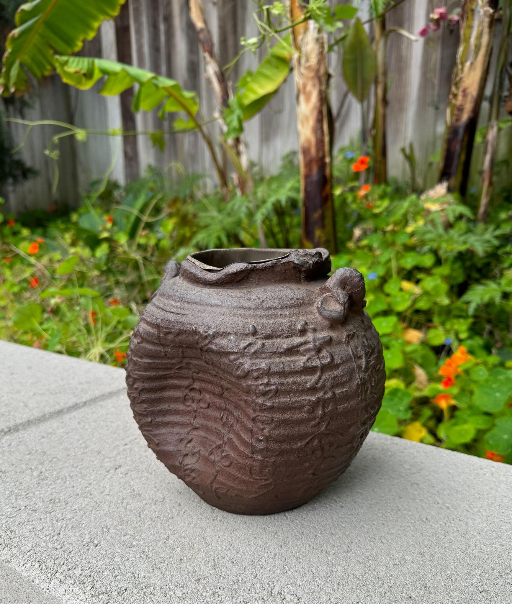 Vaso giapponese Ikebana in ferro, Giappone, XX secolo.  