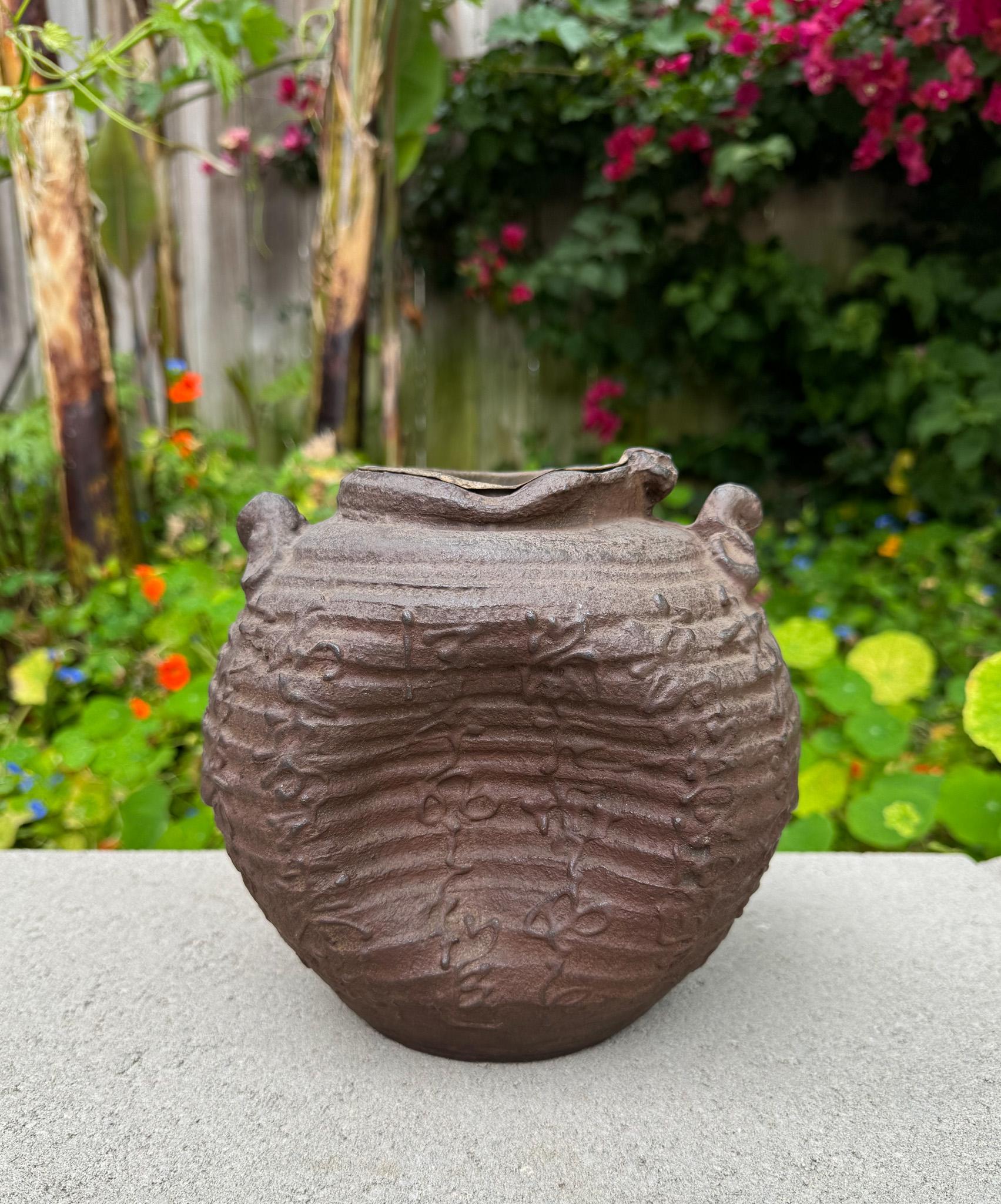 Giapponismo Vaso giapponese Ikebana in ferro, Giappone, XX secolo in vendita