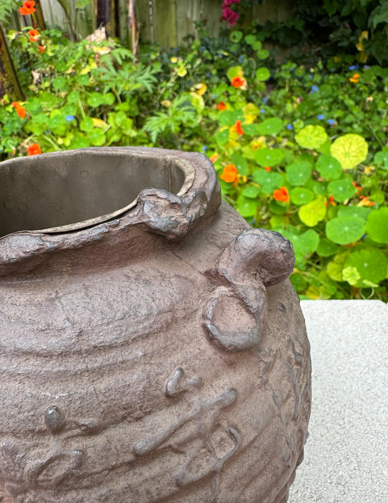 Giapponese Vaso giapponese Ikebana in ferro, Giappone, XX secolo in vendita