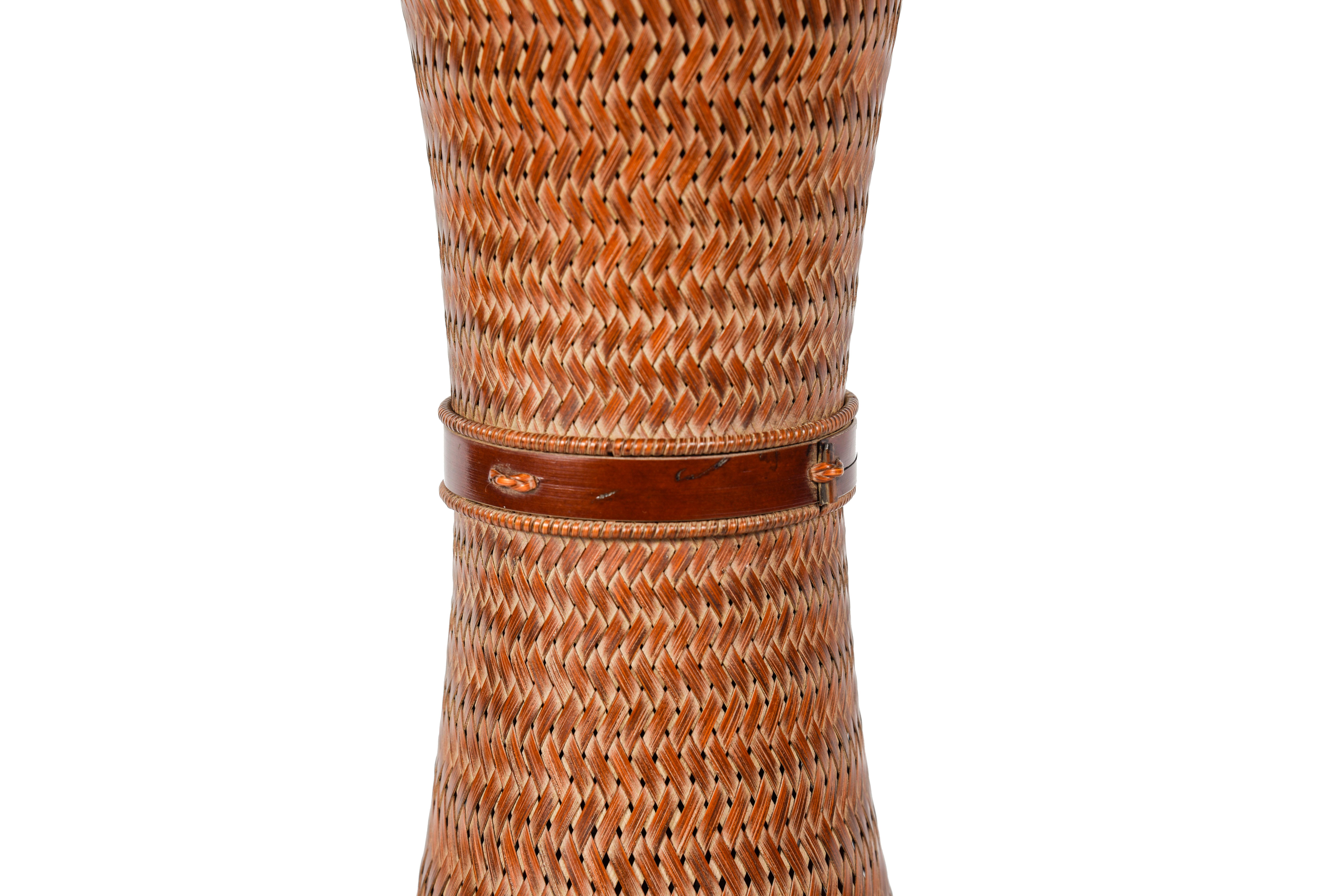 Japanese Ikebana or hanakago wicker basket of elongated and conic shape In Good Condition For Sale In PARIS, FR