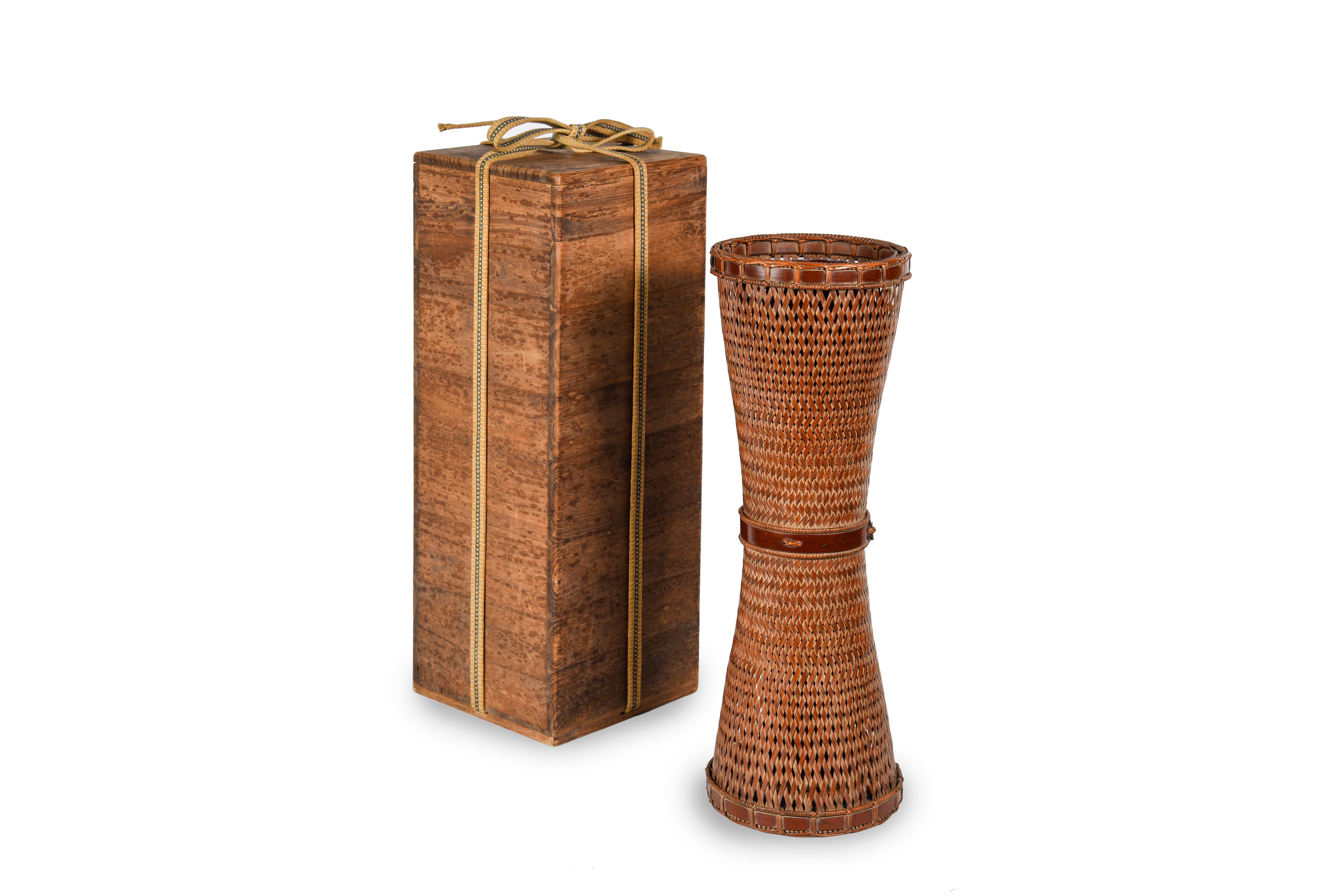 Japanese Ikebana or hanakago wicker basket of elongated and conic shape For Sale 2