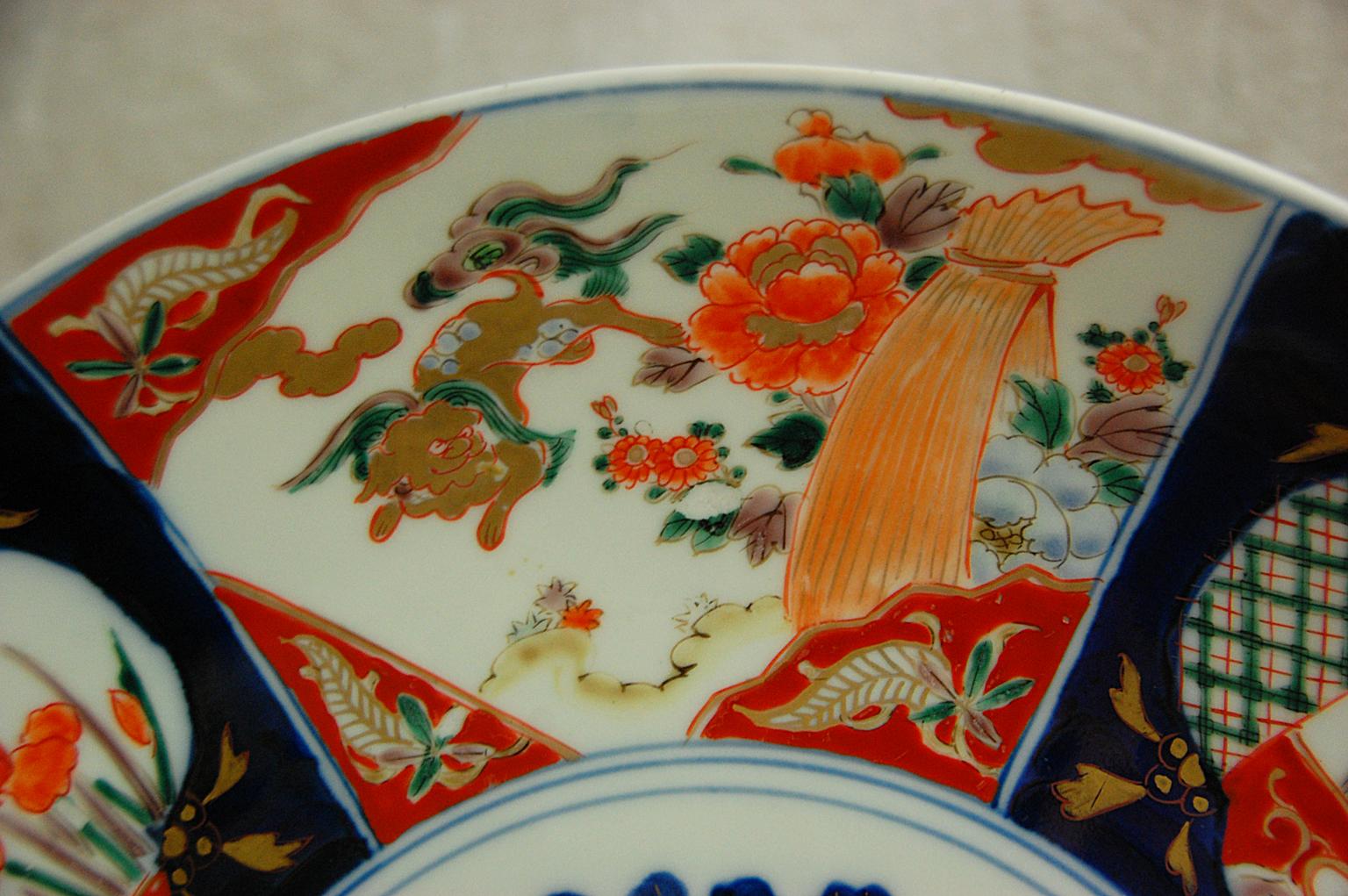 Hand-Painted Japanese Imari 19th Century Charger with Mt. Fuji and Shishi Motifs For Sale