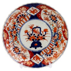 Assiette Meiji en porcelaine japonaise Imari Arita du 19ème siècle