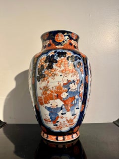 Japanese Imari Baluster Vase, Meiji Period, Late 19th Century, Japan