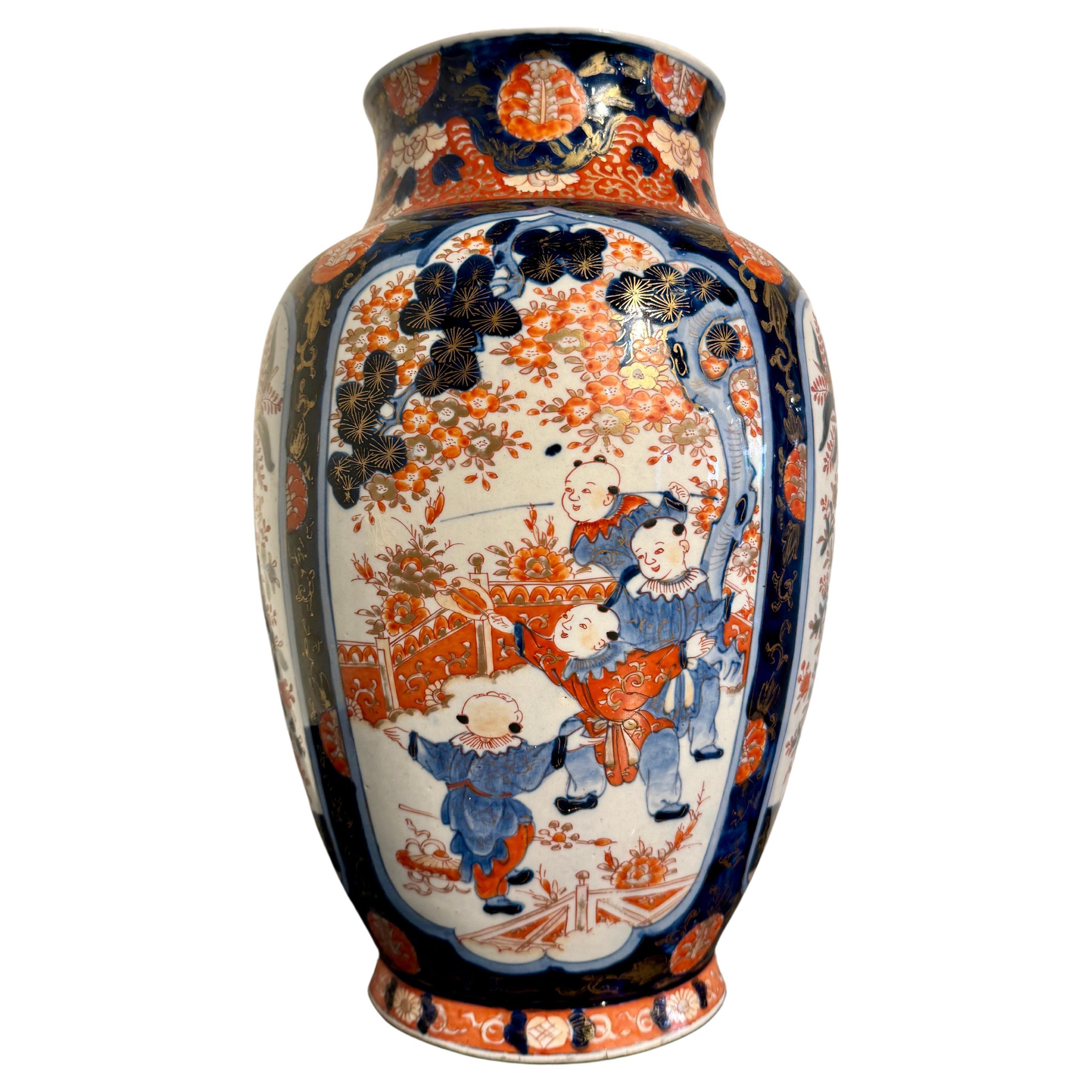 Japanese Imari Baluster Vase, Meiji Period, Late 19th Century, Japan For Sale