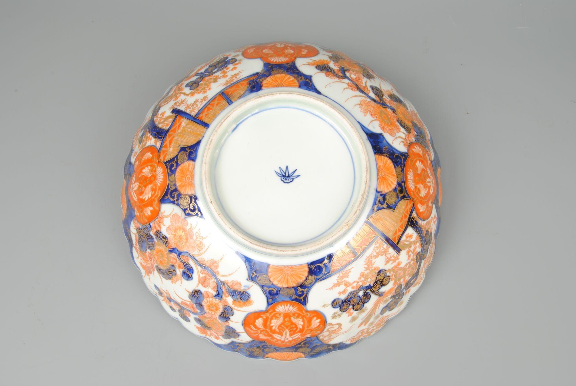 Ceramic Japanese Imari Bowl And Stand For Sale