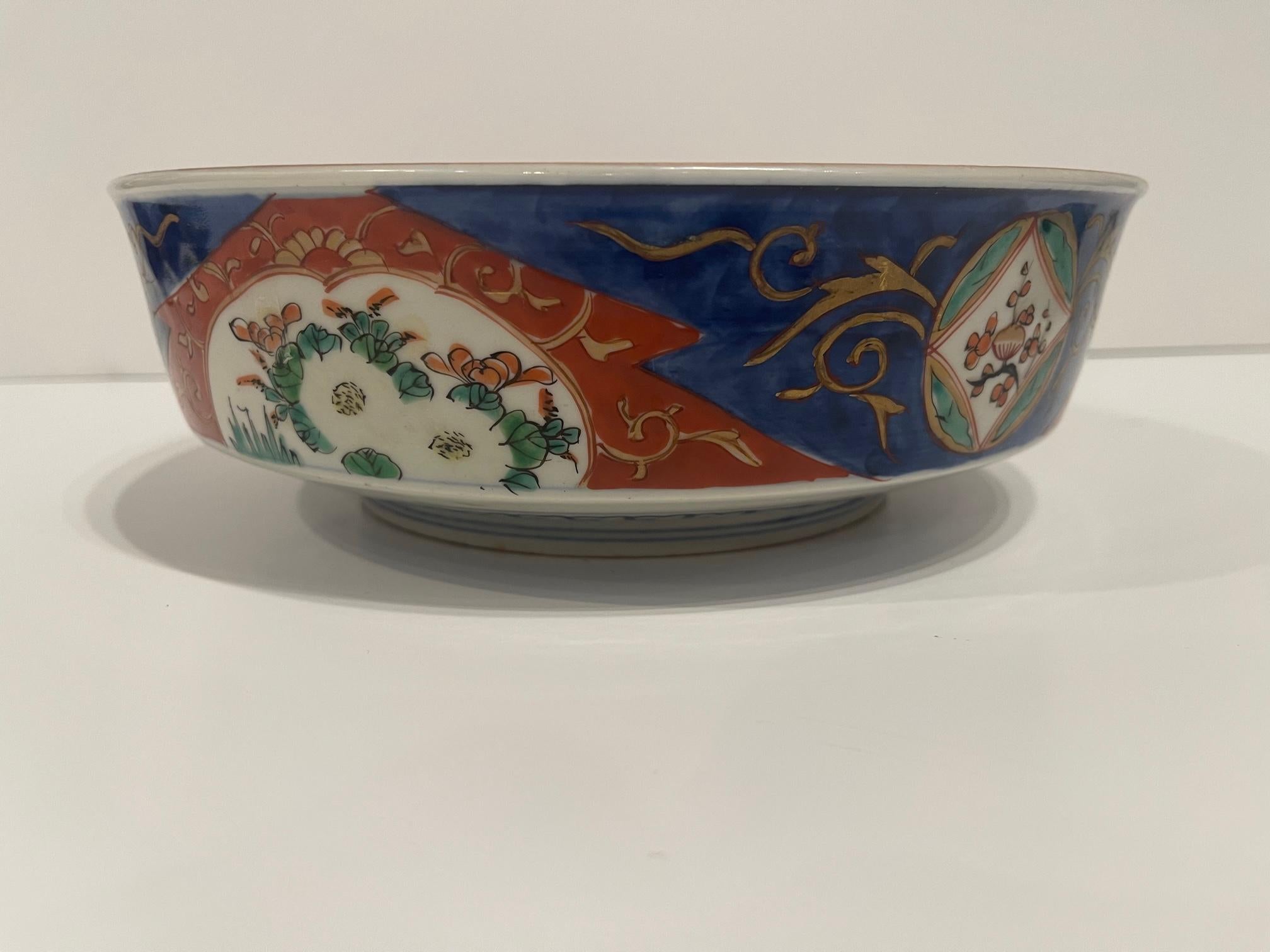 Japanese Imari Bowl on Wood Stand, 19th Century For Sale 4