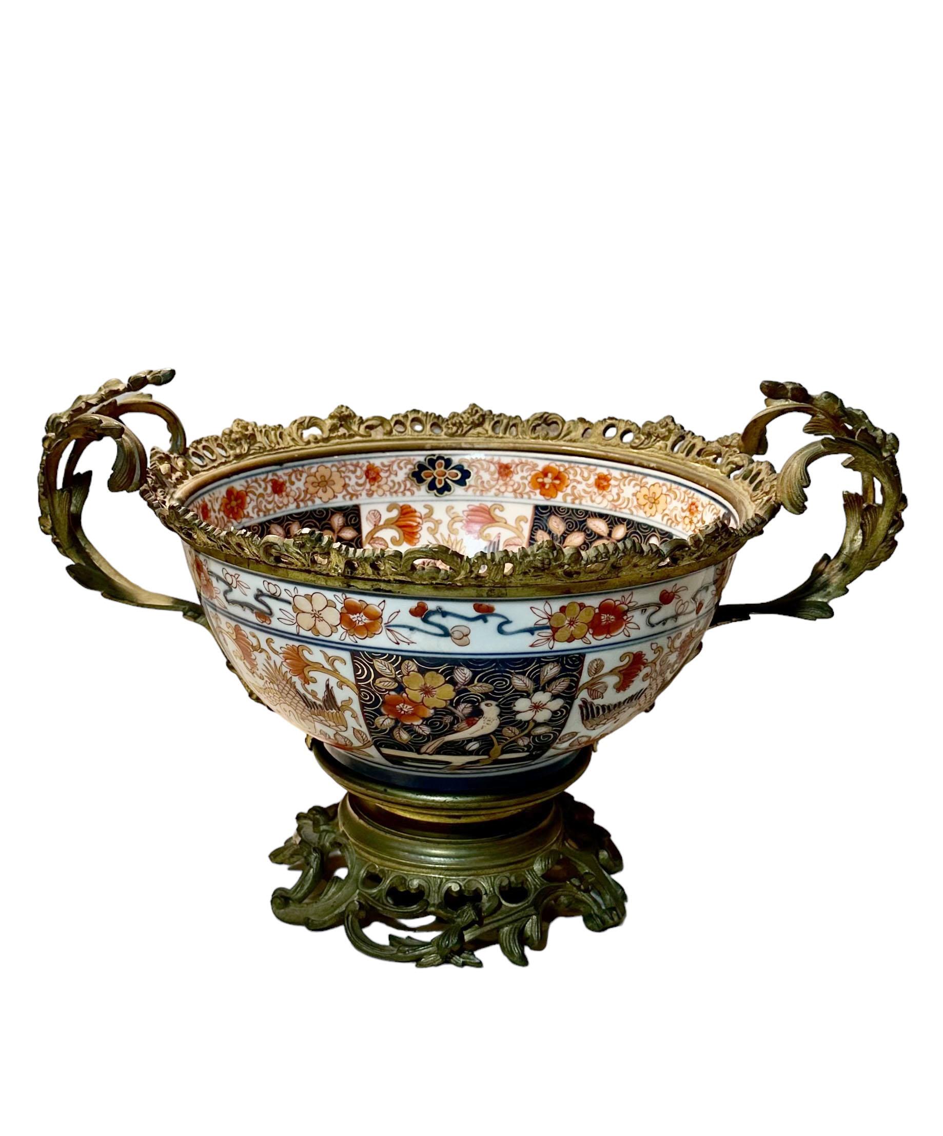 Japanese Imari Bowl With Dore Bronze In Good Condition For Sale In Tampa, FL