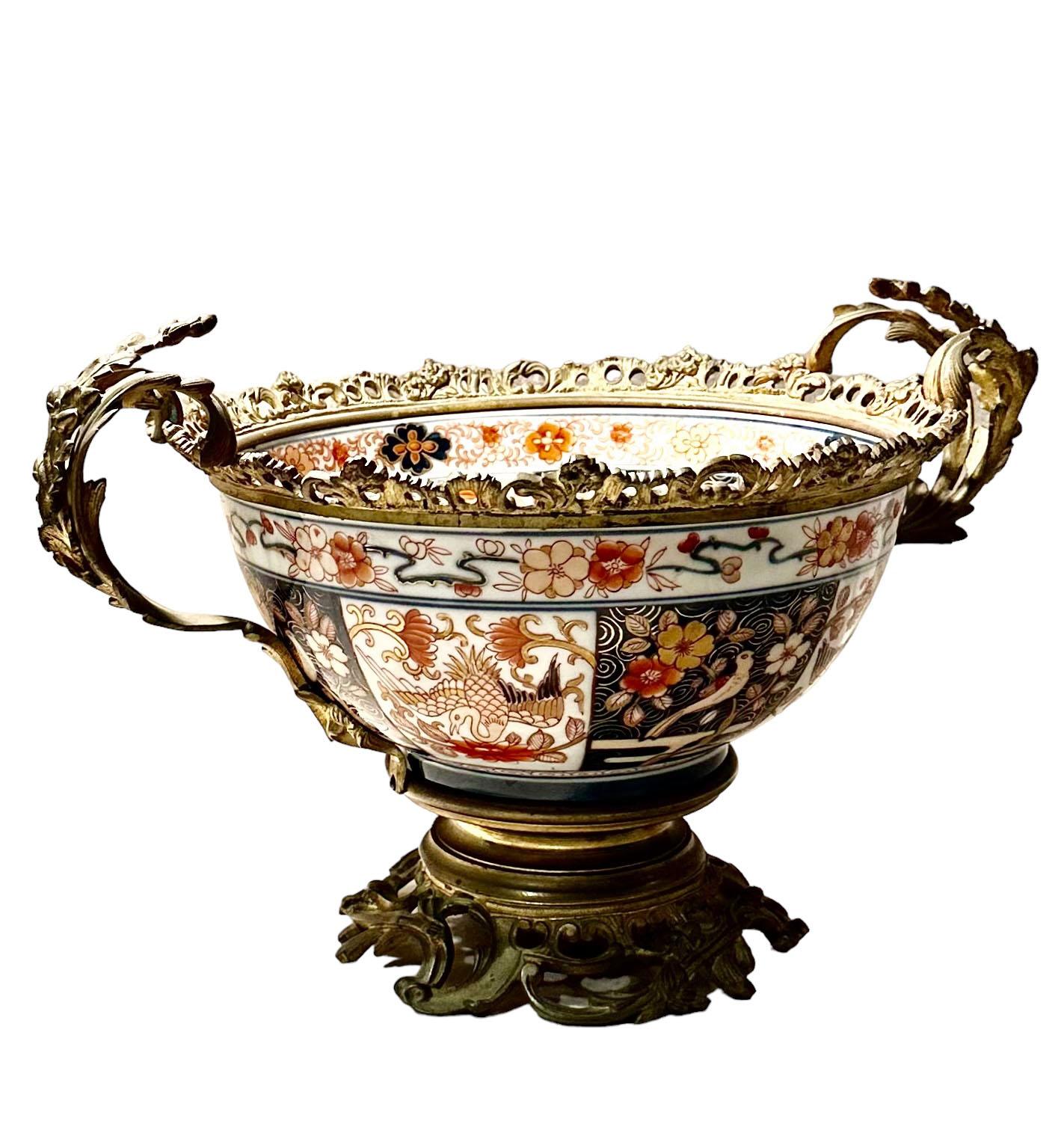 Japanese Imari Bowl With Dore Bronze For Sale 2