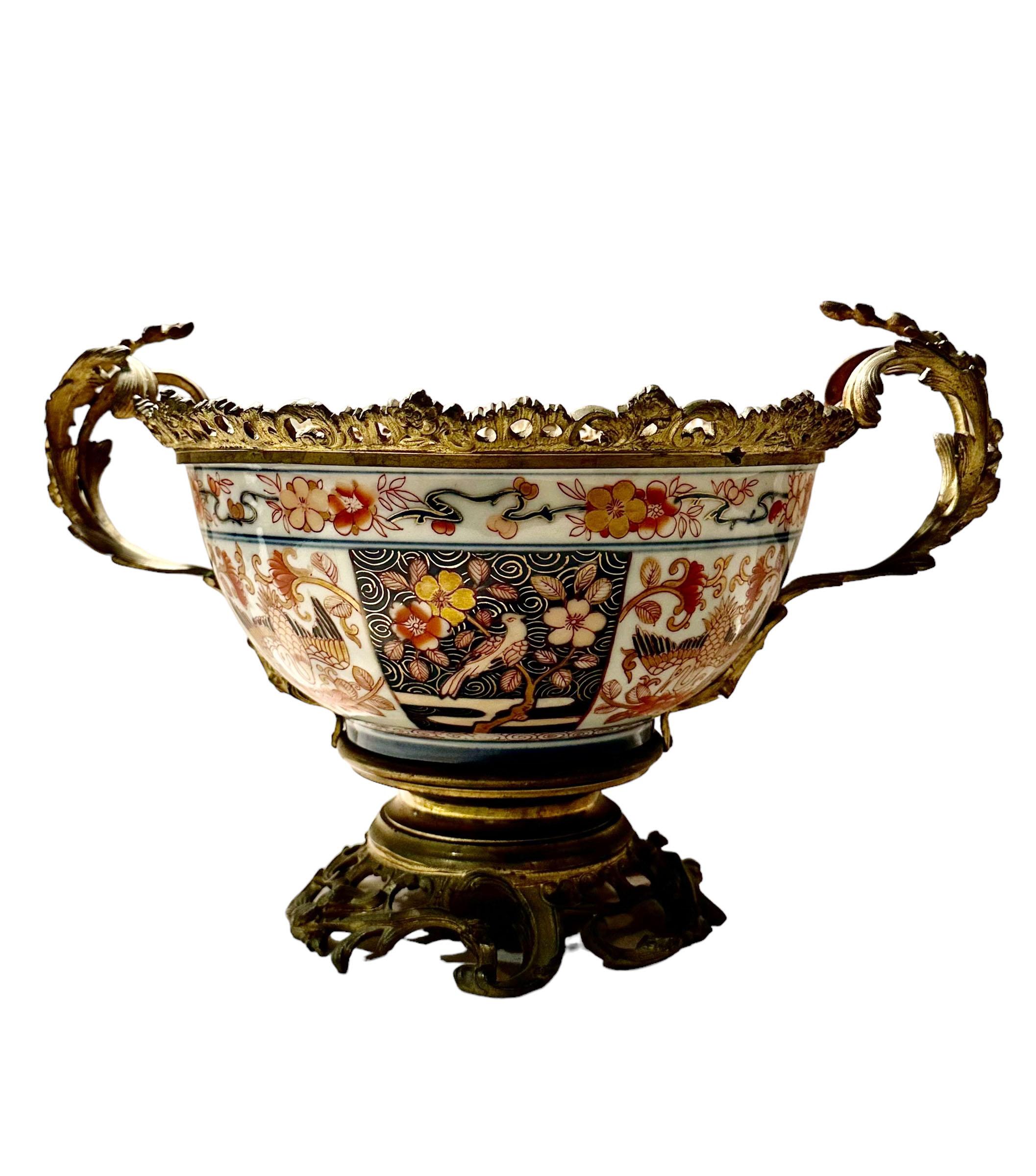 Japanese Imari Bowl With Dore Bronze For Sale 3