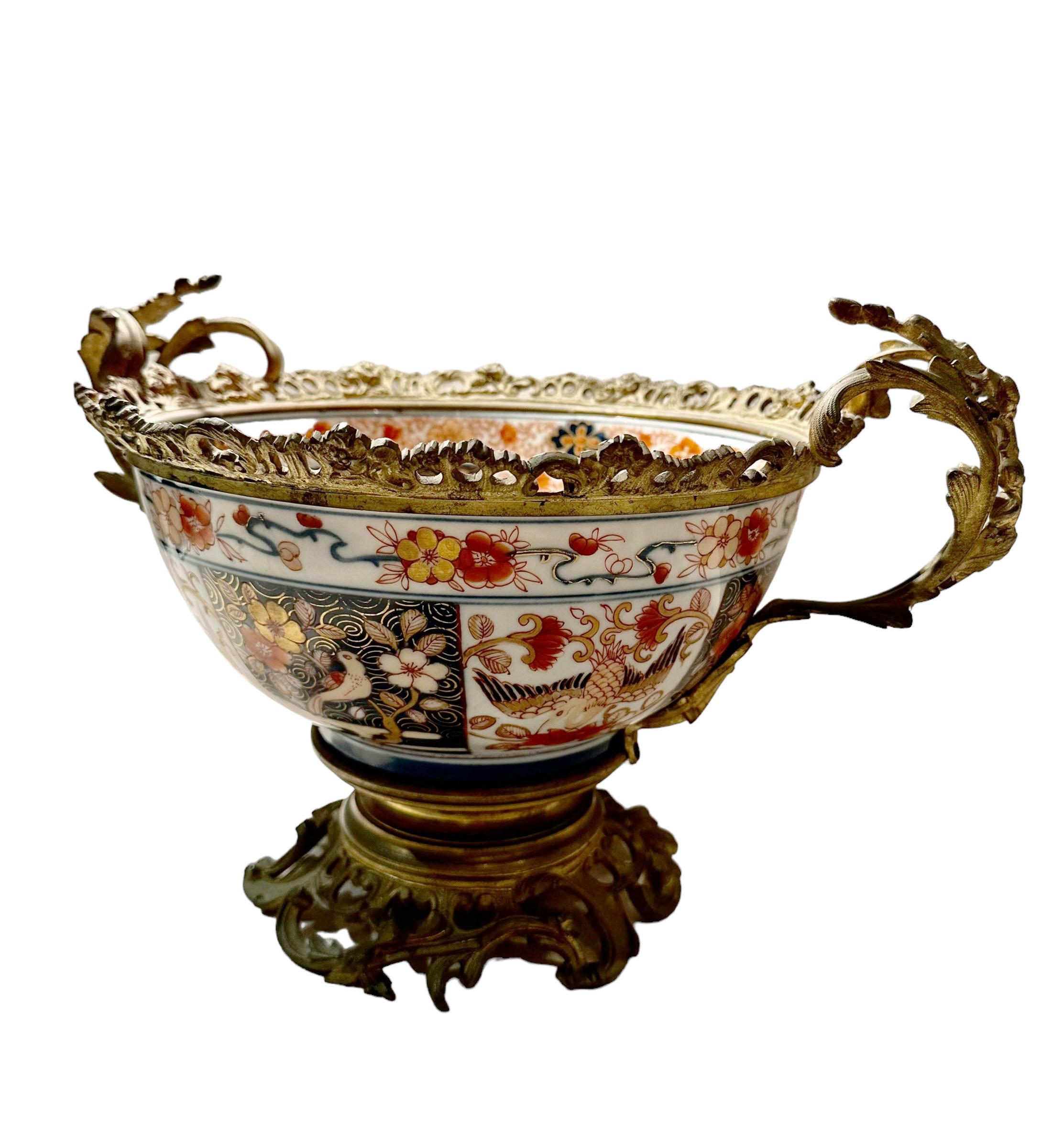Japanese Imari Bowl With Dore Bronze For Sale 4