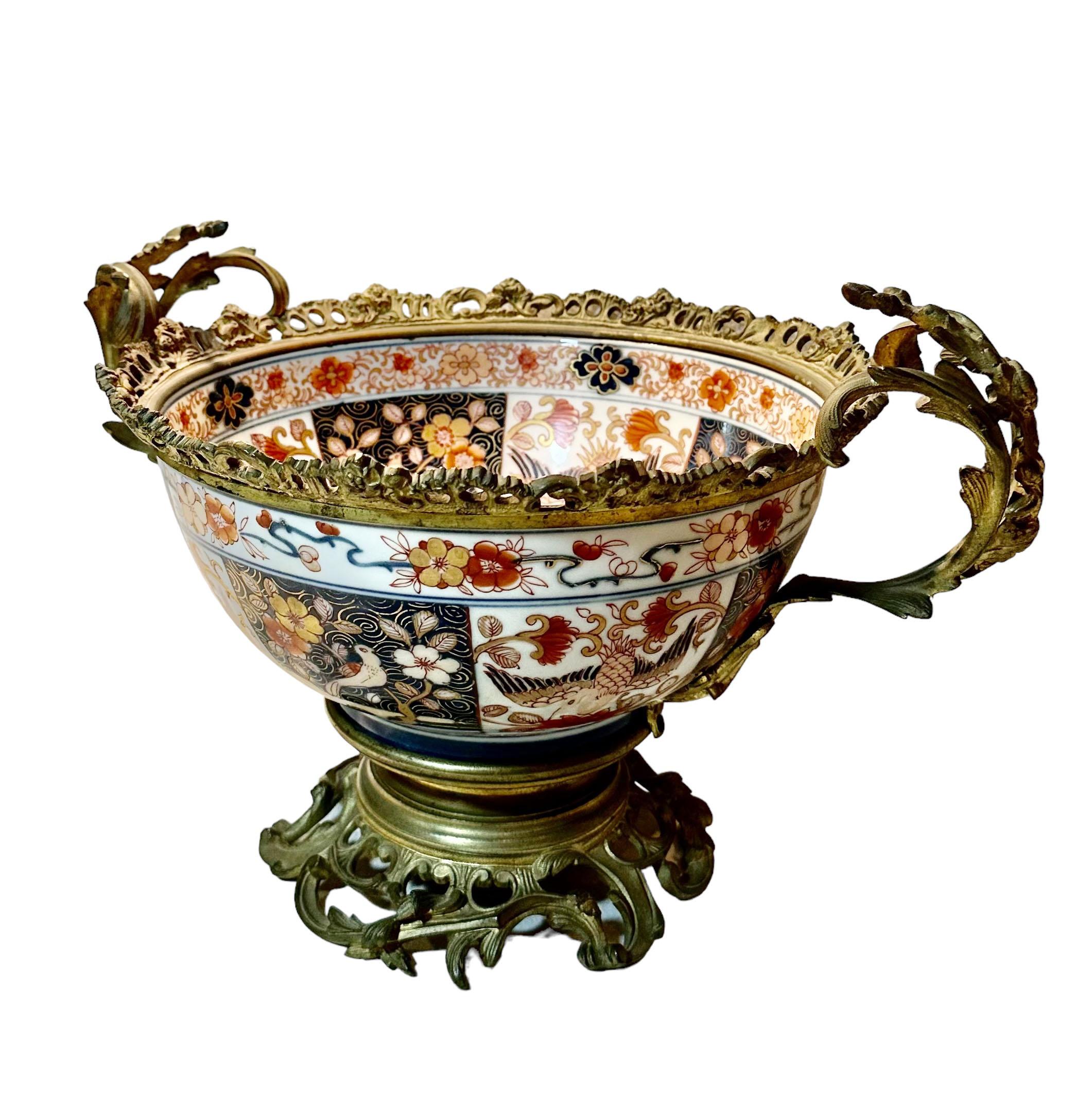 Japanese Imari Bowl With Dore Bronze For Sale 5