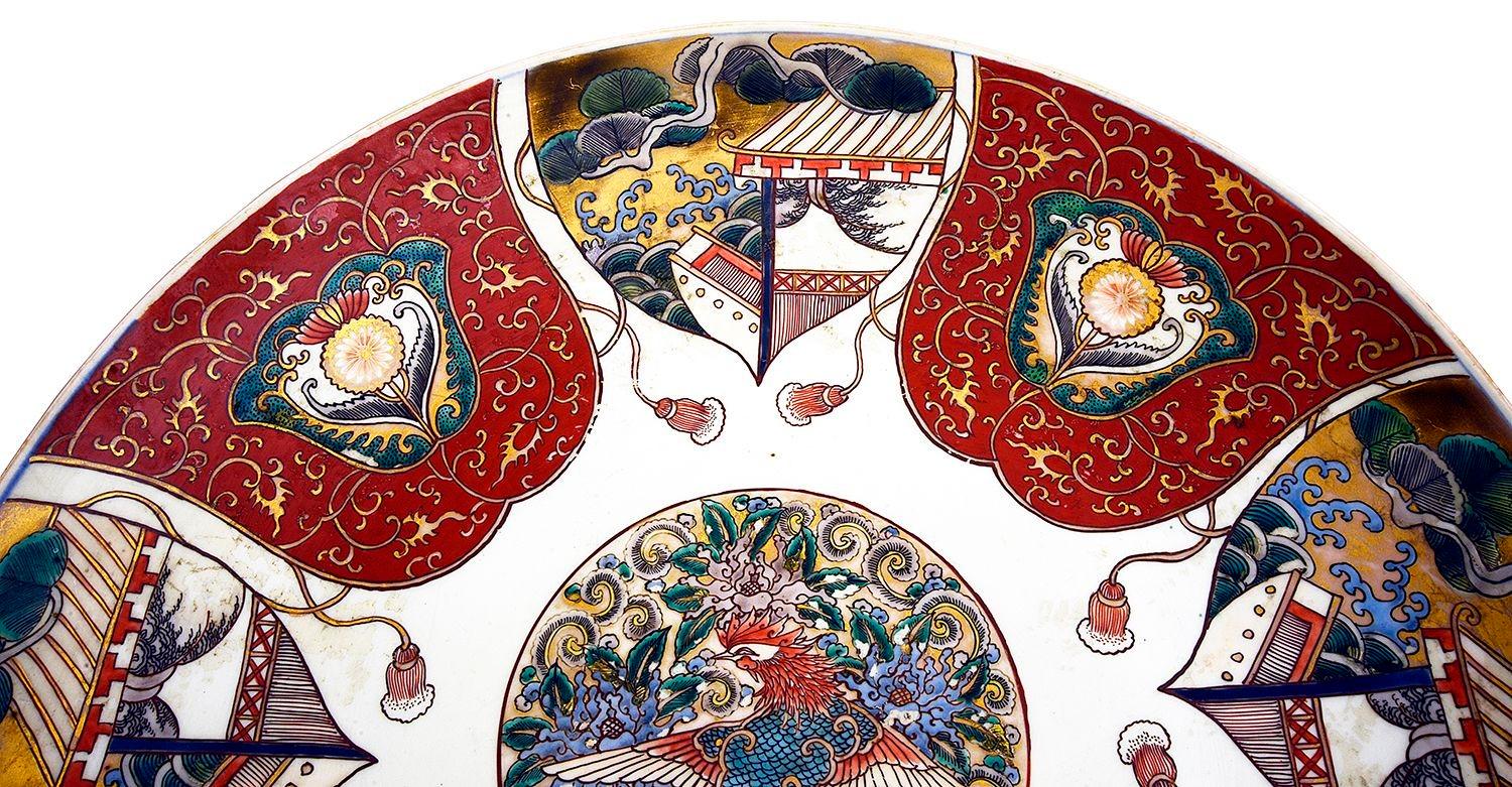 Japanisches Imari-Ladegerät, um 1880, Durchmesser 56 cm. (Handbemalt) im Angebot