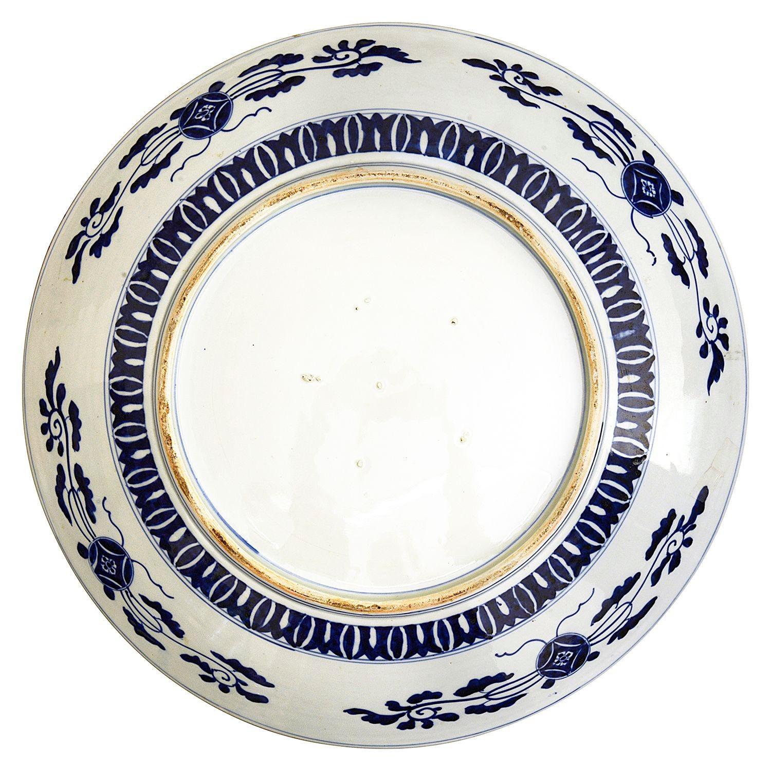 Japanisches Imari-Ladegerät, um 1880, Durchmesser 56 cm. (19. Jahrhundert) im Angebot