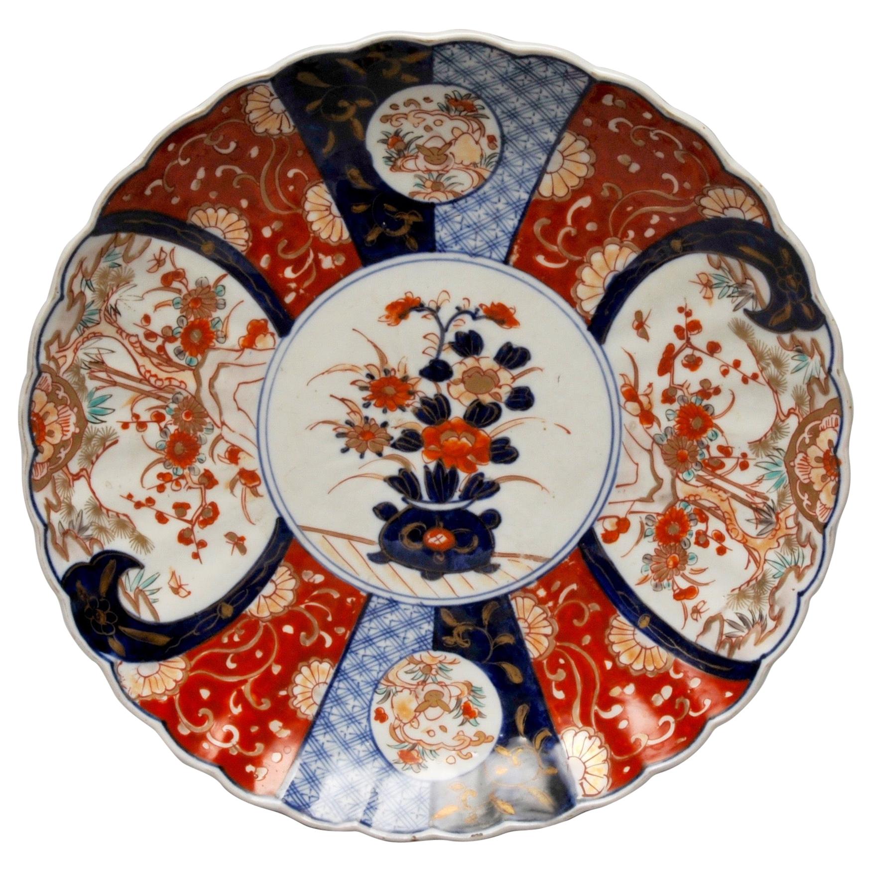 Assiette de présentation japonaise Imari, vers 1900 en vente