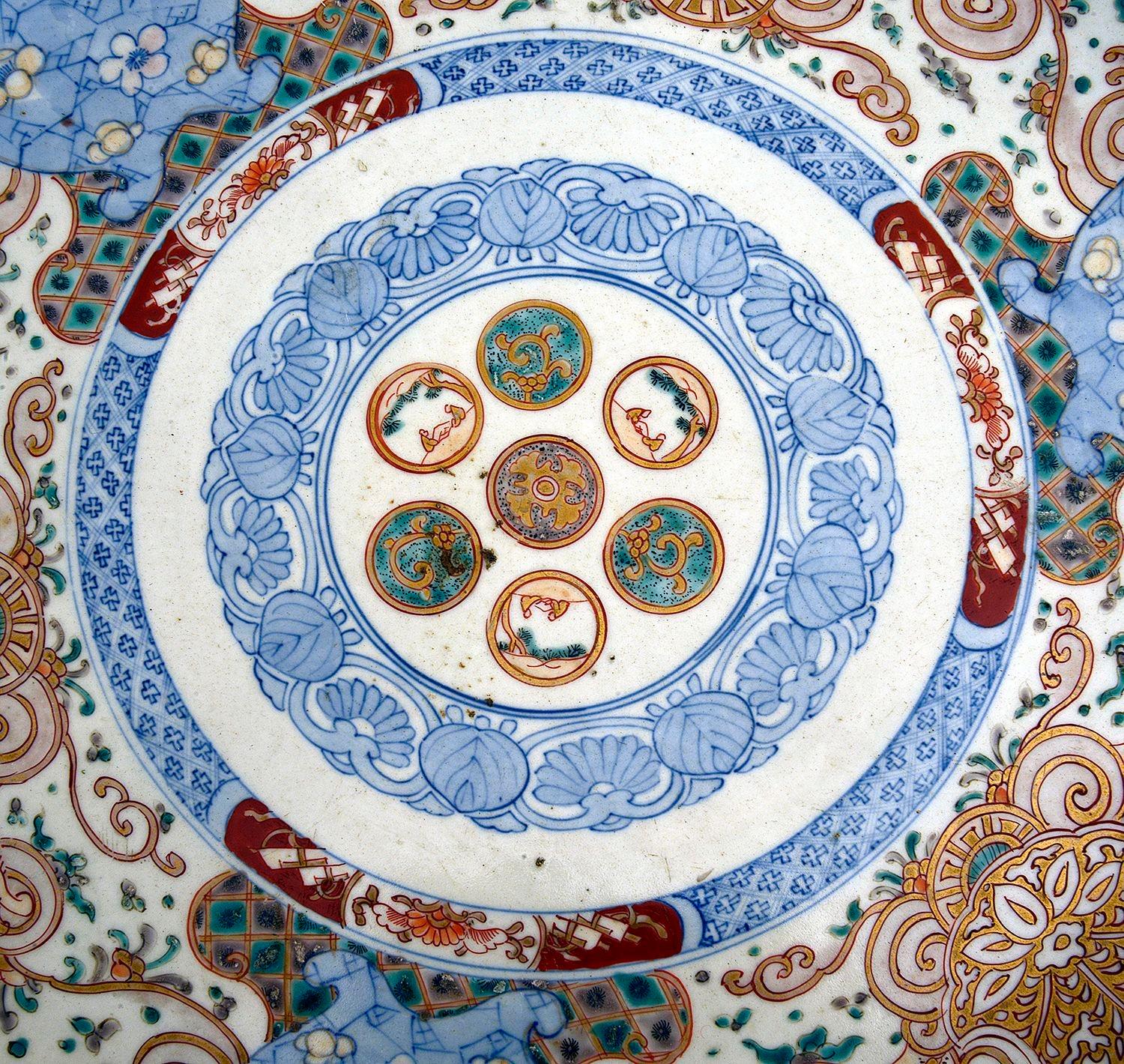 A good quality late 19th Century Japanese Imari porcelain charger having classical motif decoration to the whole, with typical blue and orange imari colours.

Batch 82 N/H