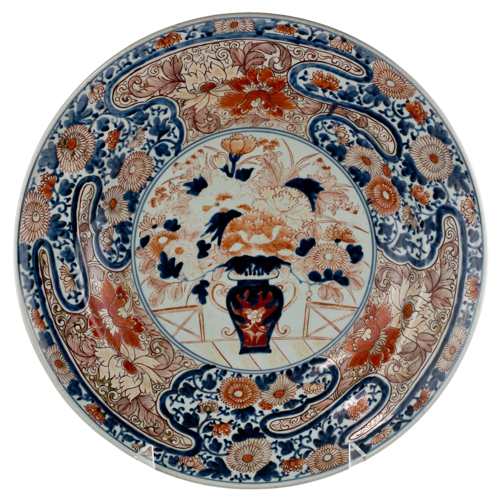 Japanischer Imari-Plattenteller von großer Größe, Arita, um 1700, Genroku-Periode. im Angebot