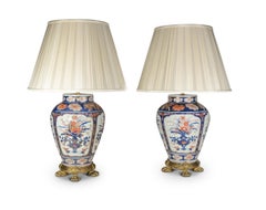 Paire de lampes de table japonaises Imari du début du 18e siècle avec montures en métal doré