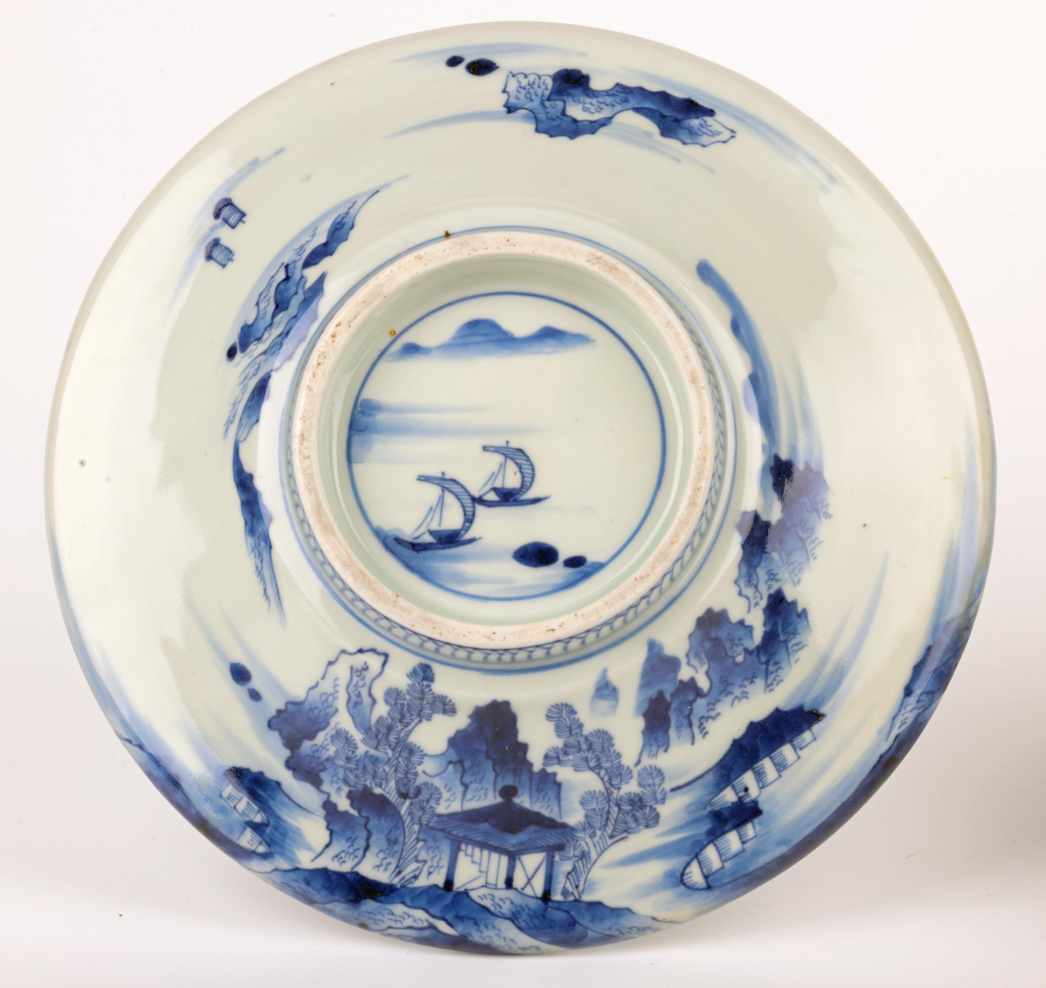 Plat à riz et couvercle en porcelaine bleue et blanche Imari Porcelain de la période Edo au Japon en vente 7