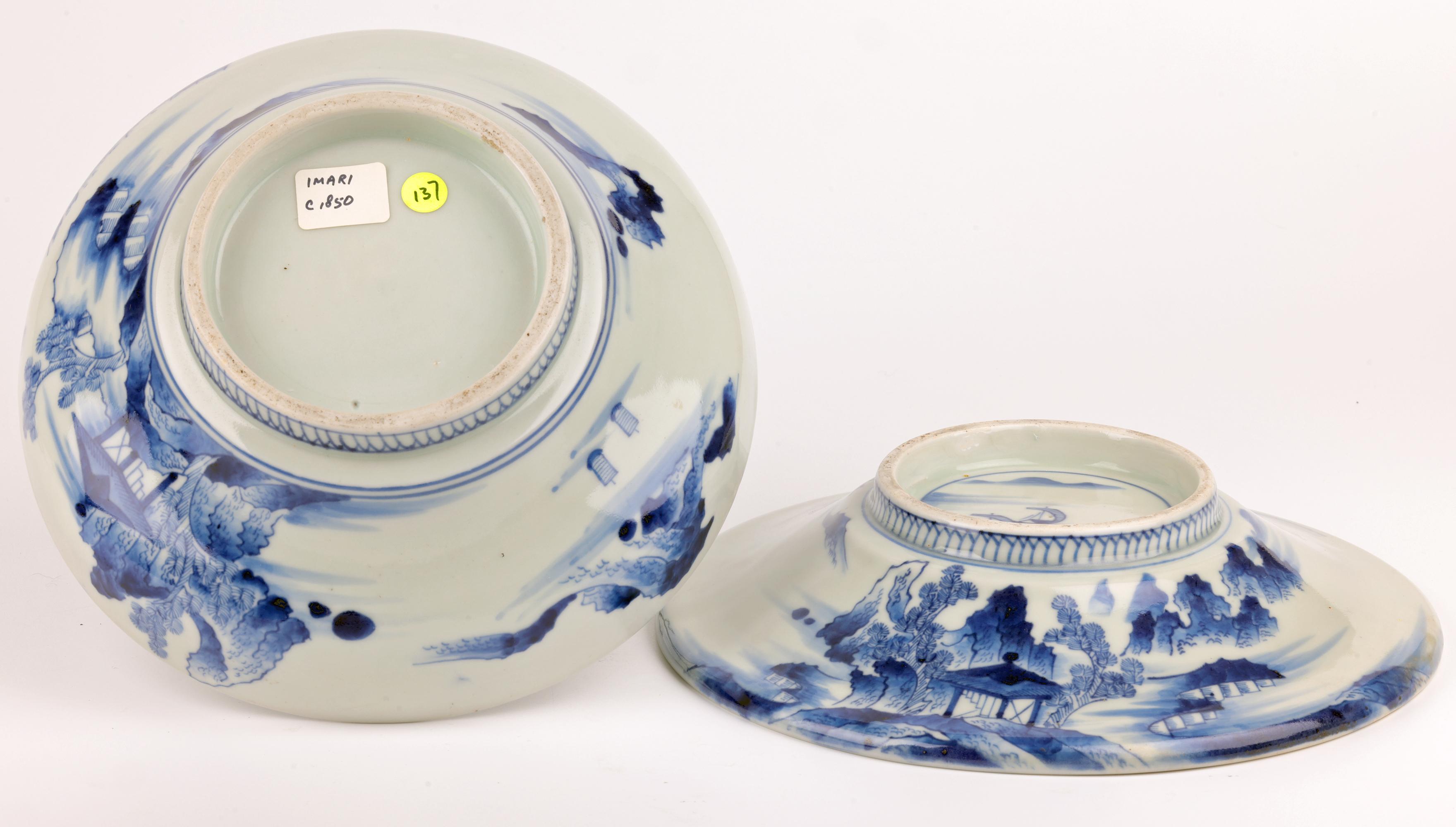 Japonais Plat à riz et couvercle en porcelaine bleue et blanche Imari Porcelain de la période Edo au Japon en vente