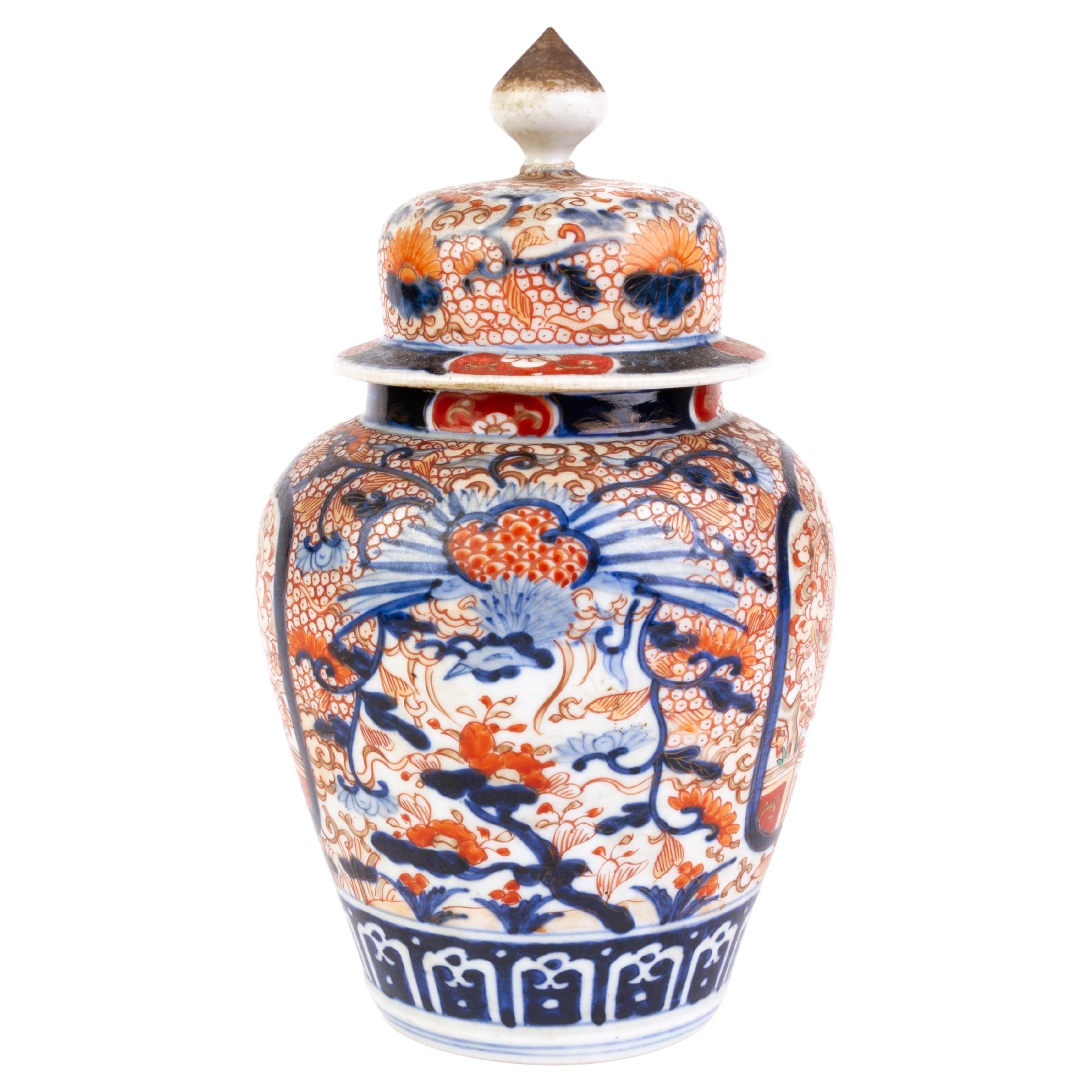 Vase à couvercle en porcelaine fine japonaise Imari peinte à la main Meiji du 19ème siècle