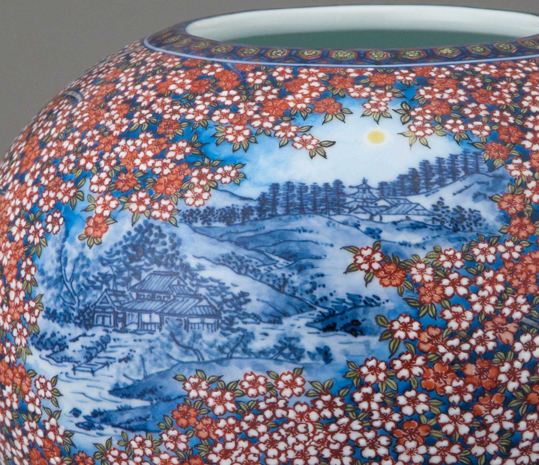 Japanese Imari Hand Painted Decorative Porcelain Vase by Master Artist, 2018 In New Condition In Takarazuka, JP
