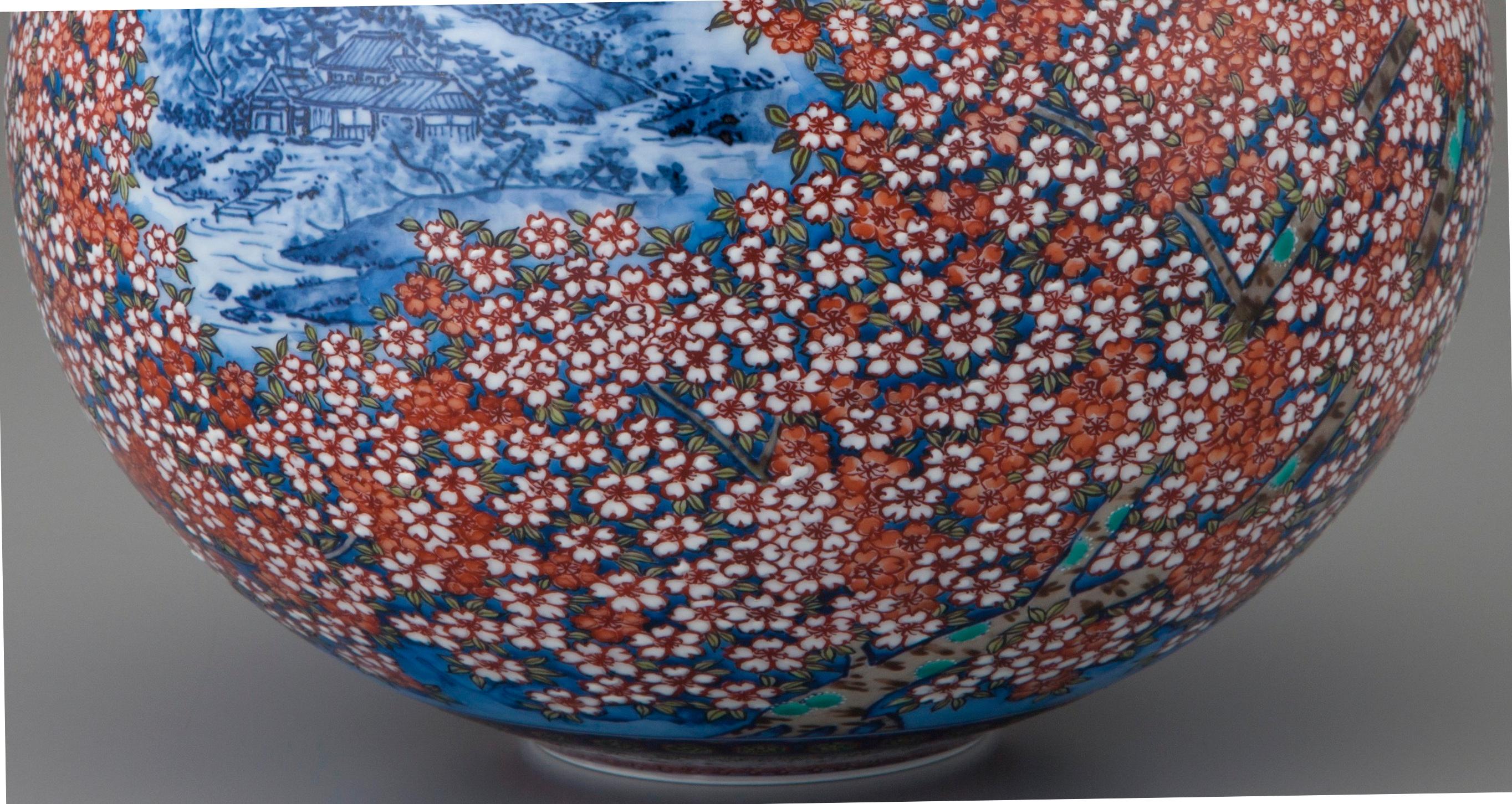 Contemporary Japanese Imari Hand Painted Decorative Porcelain Vase by Master Artist, 2018
