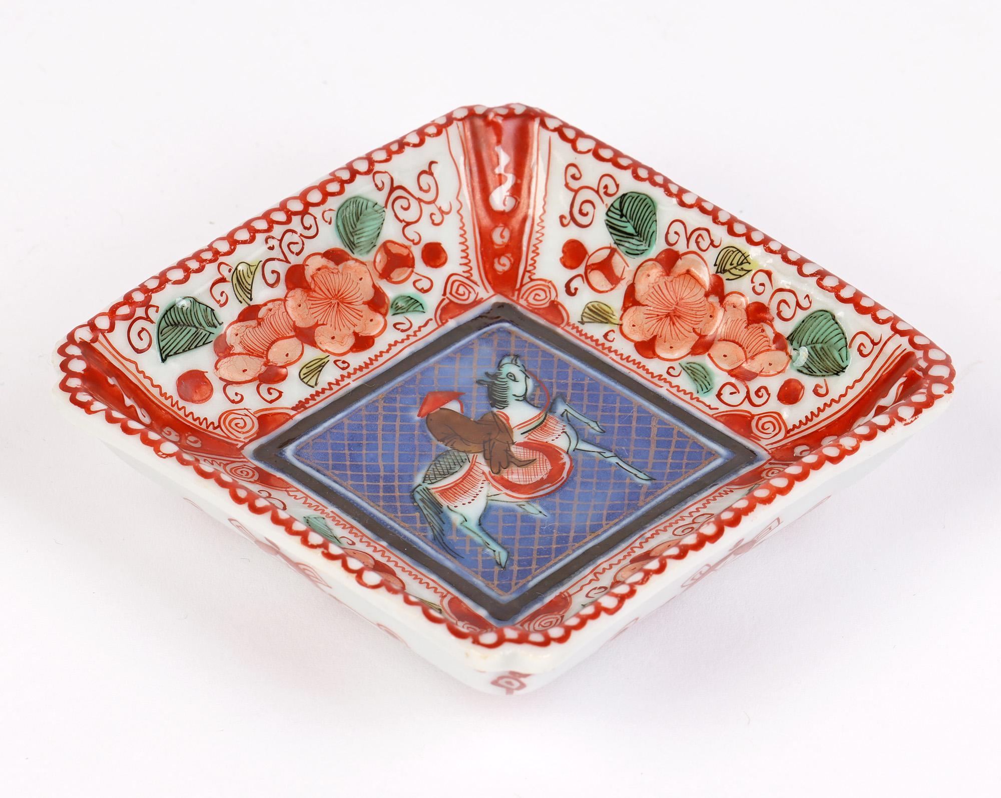 Japanese Imari Hand Painted Porcelain Pin Dish In Excellent Condition In Bishop's Stortford, Hertfordshire