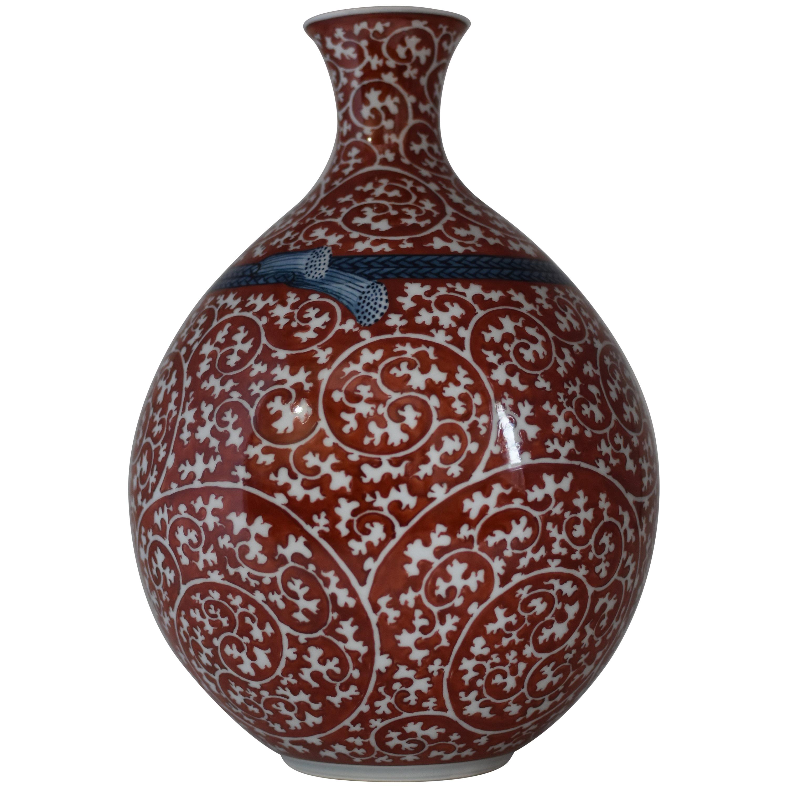 Zeitgenössische japanische Vase aus rot-weißem Porzellan von Meisterkünstler, 3 im Angebot