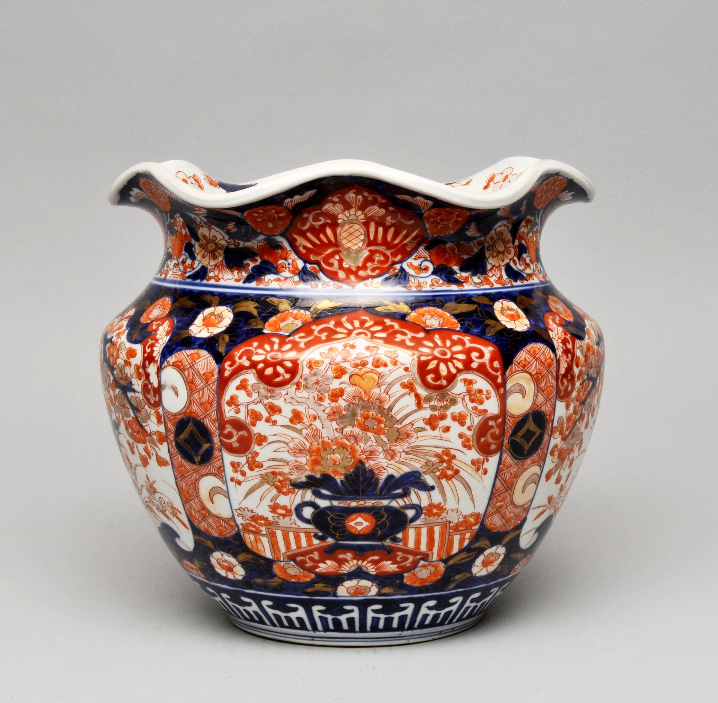Japanese Imari jardinière, 19th century

Measures: H 25cm, D 26cm 

Imari porcelain is the name for Japanese porcelain wares made in the town of Arita, in the former Hizen Province, northwestern Kyushu. They were exported to Europe extensively