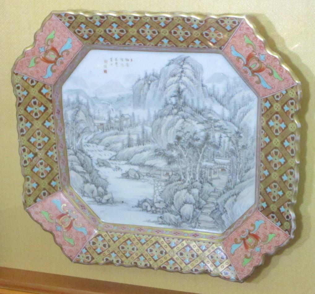 Extraordinary Japanese large framed and signed Imari Meiji Koransha porcelain charger in a stunning octagonal shape. It features an extremely intricate sketch of the country side framed with a wide band of geometric patterns in green, pink and