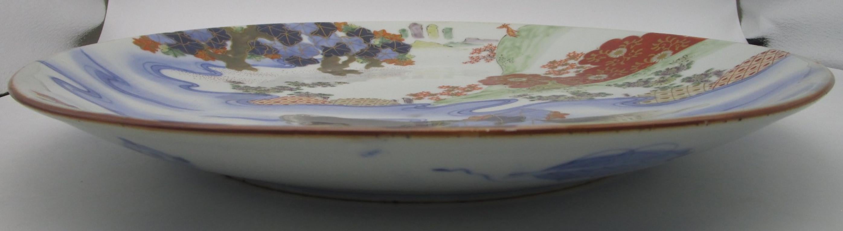 Japanese Imari Meiji Period Porcelain Charger, circa 1880 In Good Condition In Takarazuka, JP