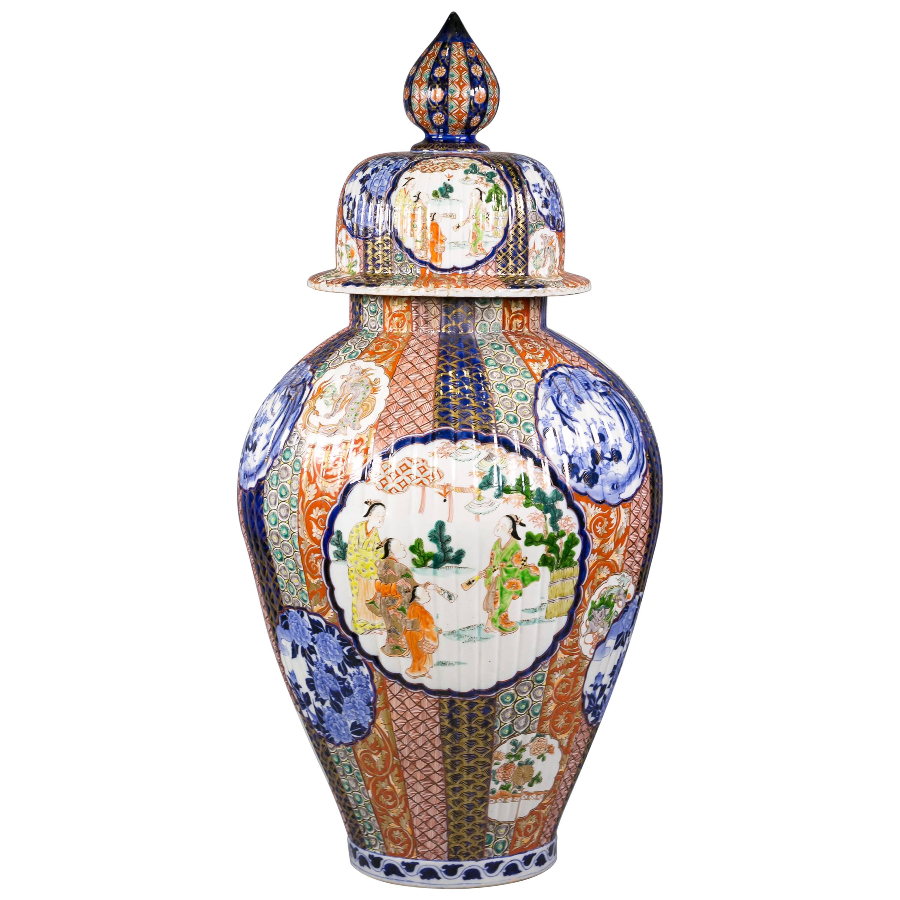 Japanese Imari Pattern Porcelain Covered Temple Jar, circa 1880 For Sale
