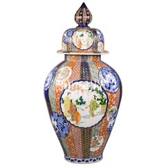 Japanisches Porzellangefäß mit Imari-Muster und abgedecktem Tempelglas, um 1880