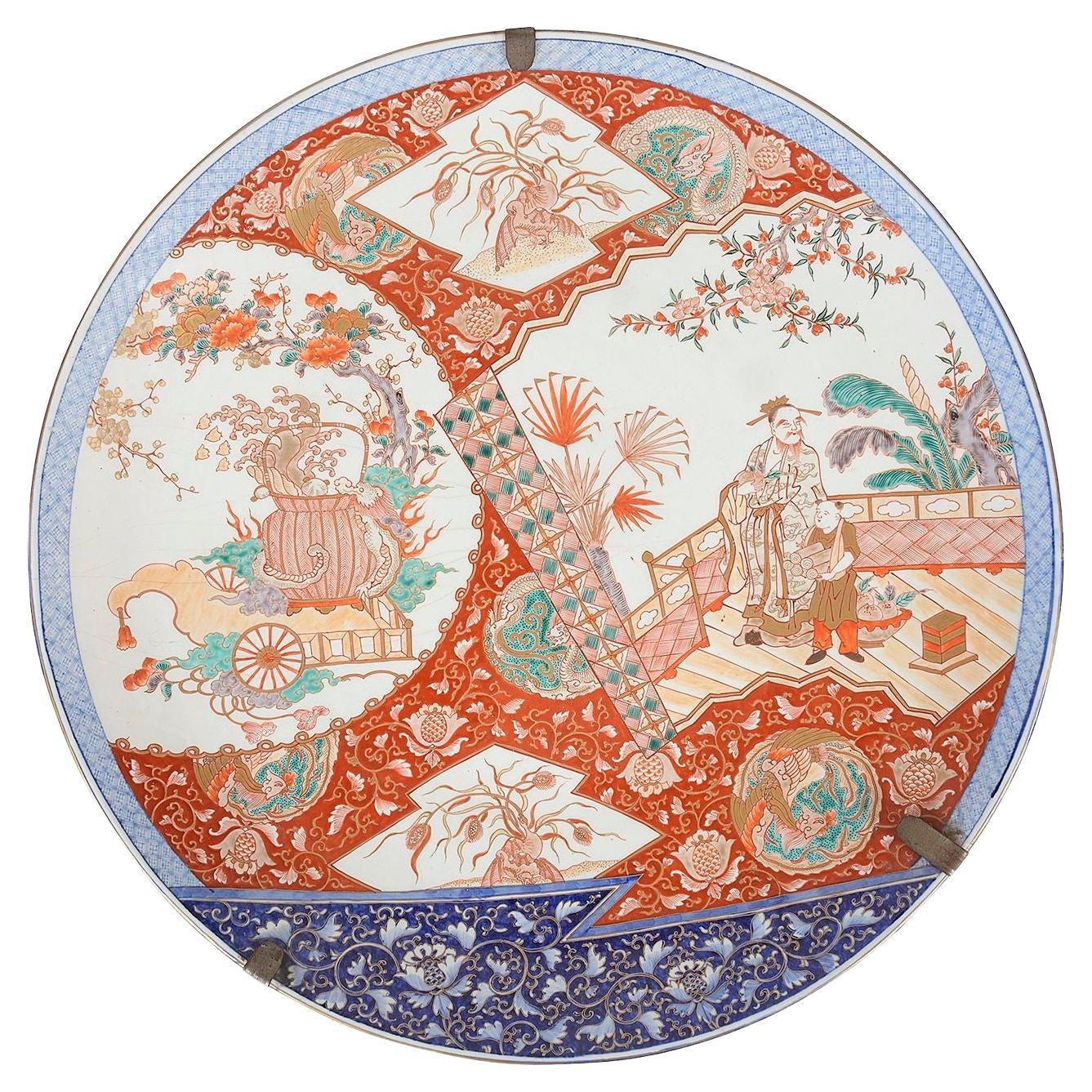 Japanese Imari plater, circa 1890. 64cm (25") diameter For Sale