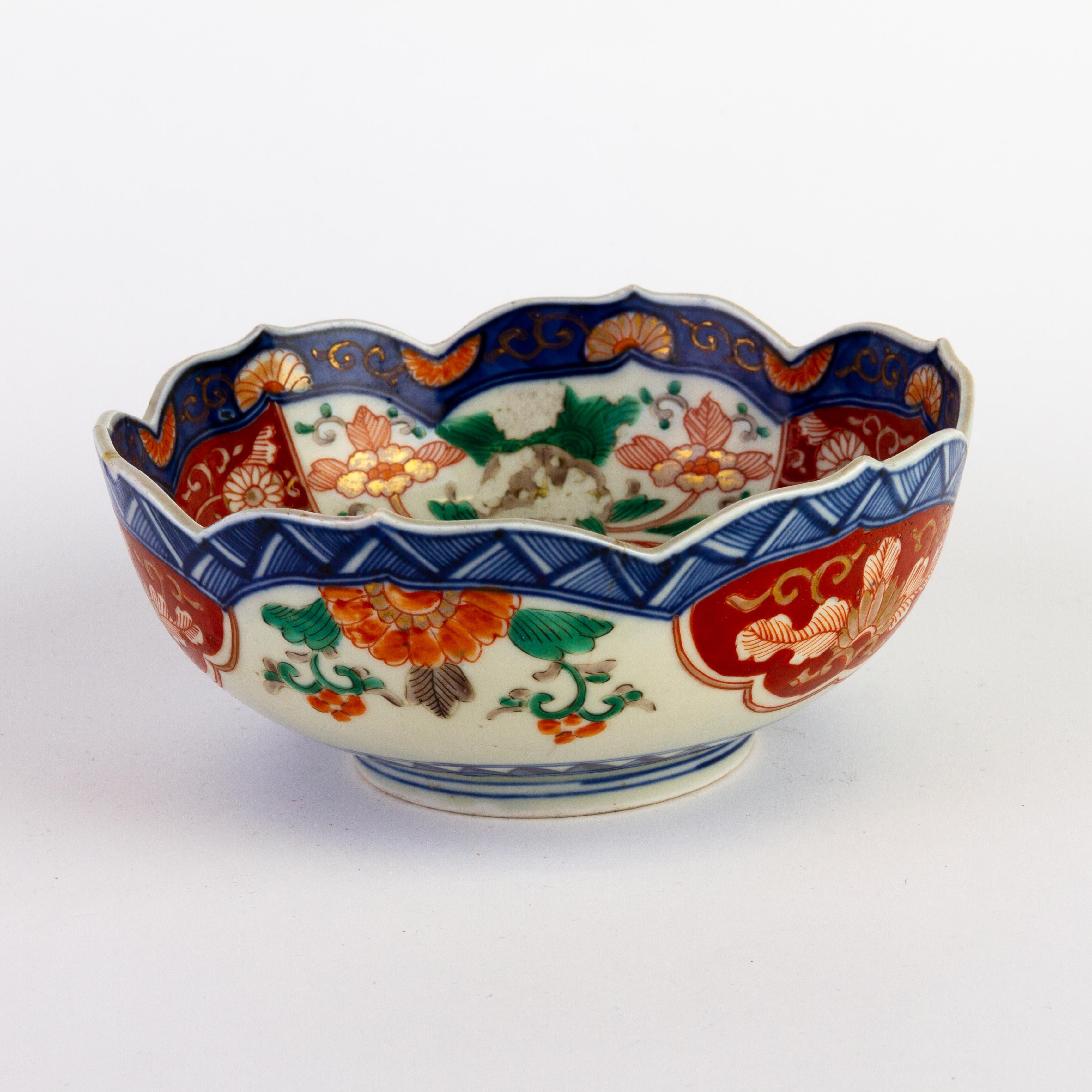 Japanese Imari Porcelain Bowl 19th Century Meiji

Good condition
Free international shipping.